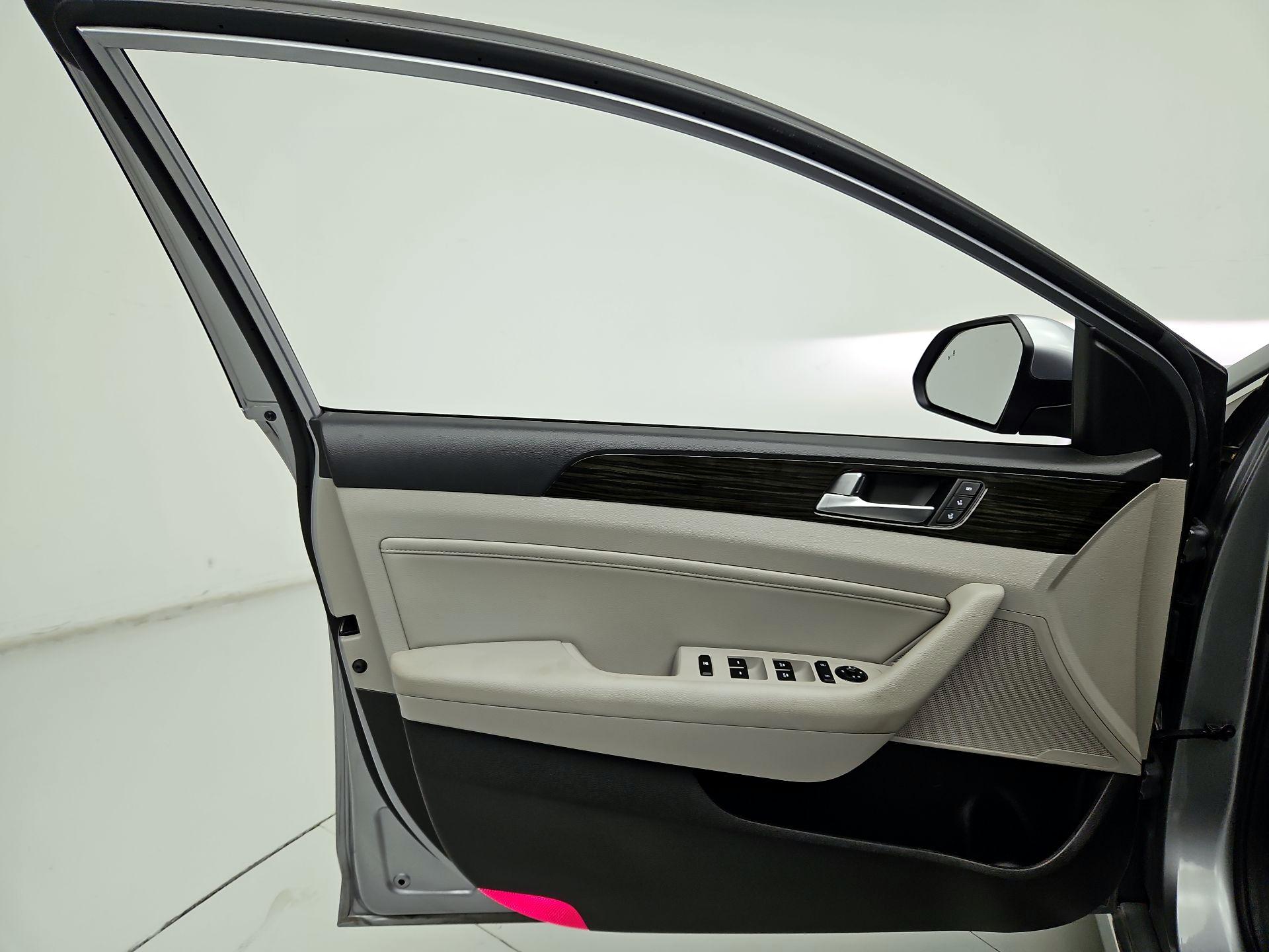 Thumbnail: 2017 Hyundai Sonata - 12