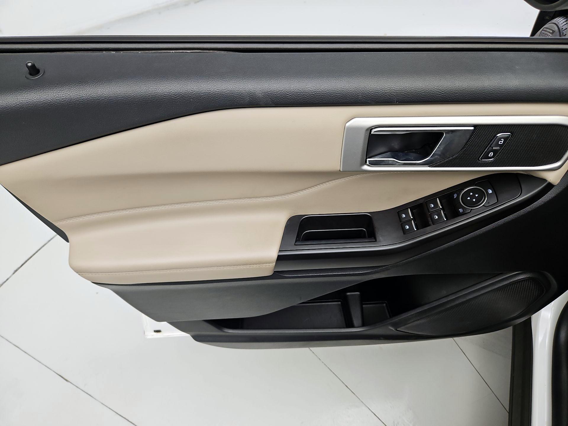Thumbnail: 2020 Ford Explorer - 12