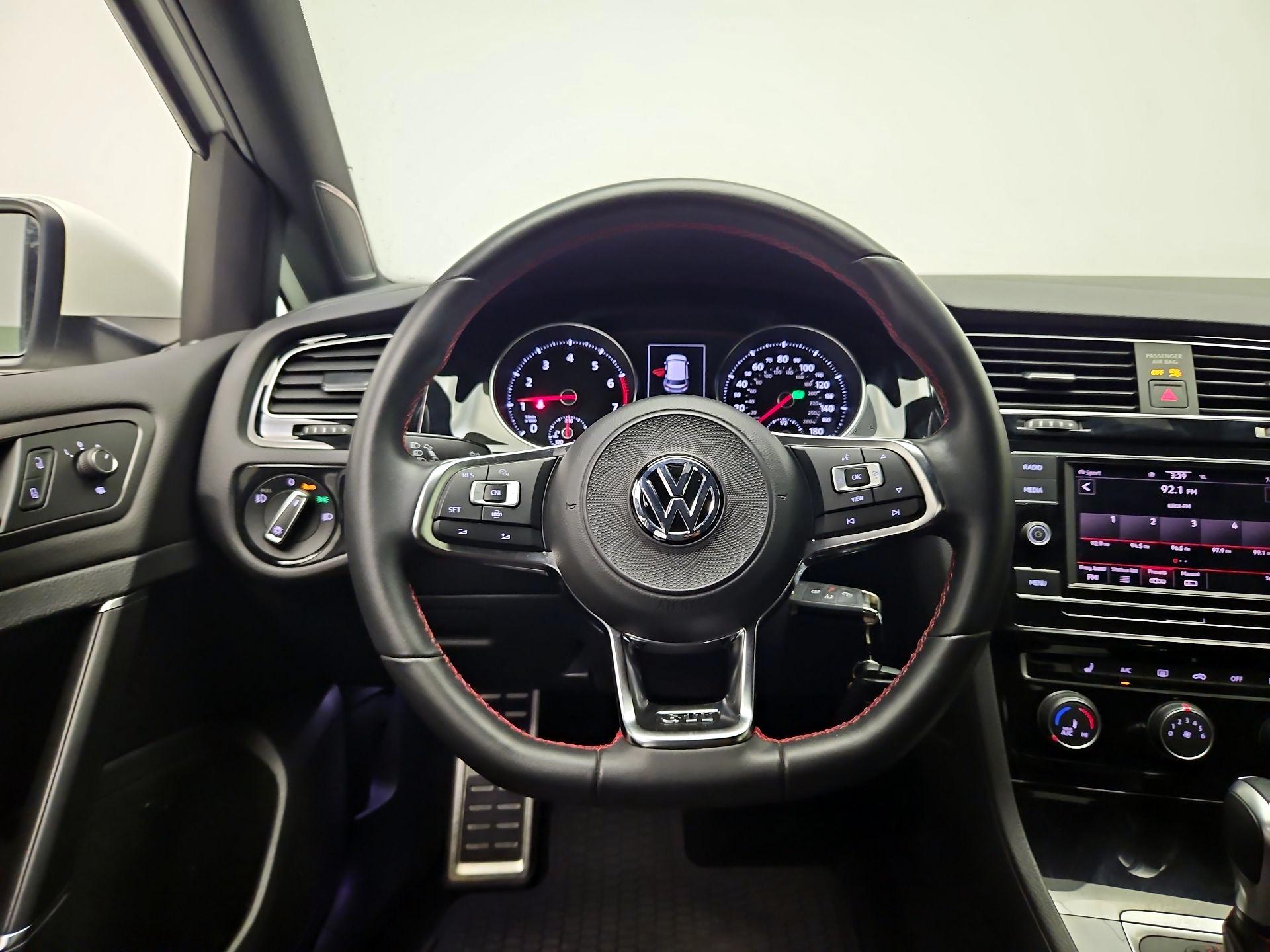 Thumbnail: 2020 Volkswagen Golf - 10