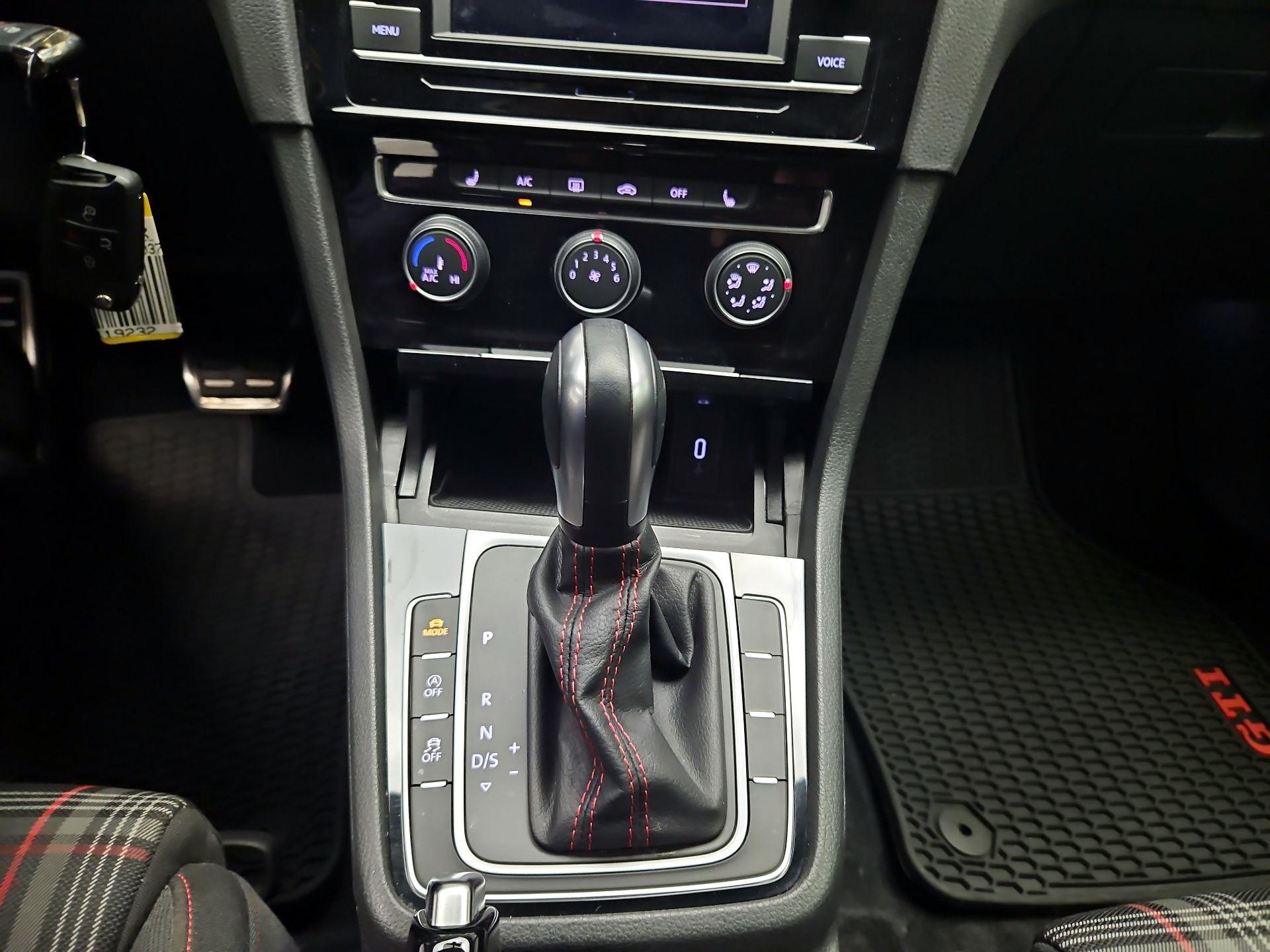 Thumbnail: 2020 Volkswagen Golf - 16