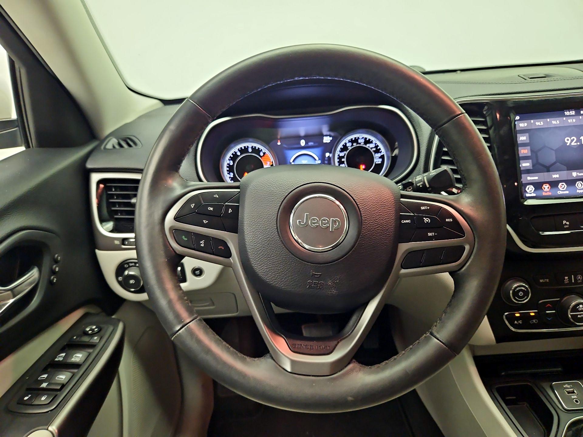 Thumbnail: 2019 Jeep Cherokee - 10
