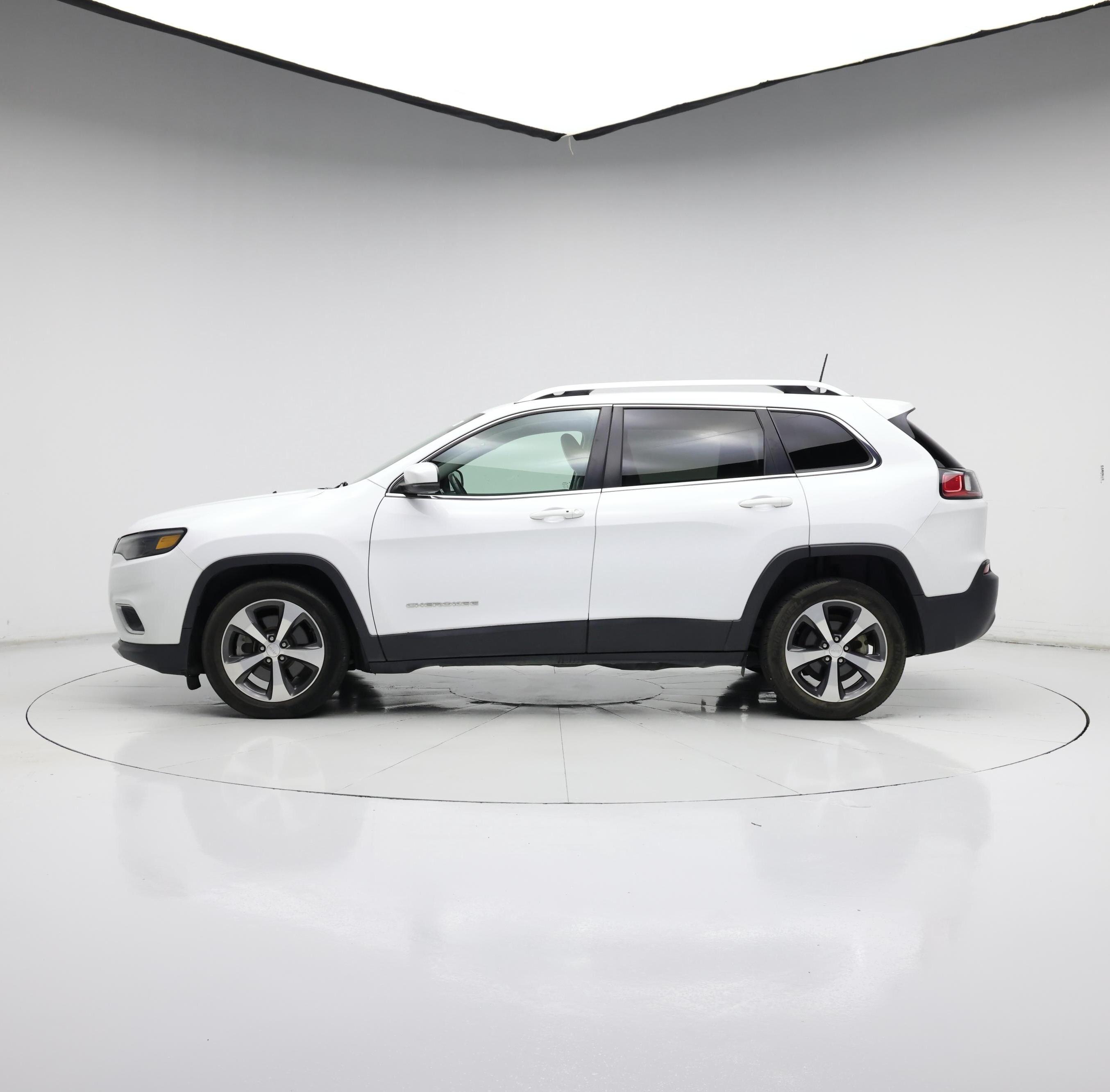 Thumbnail: 2019 Jeep Cherokee - 3