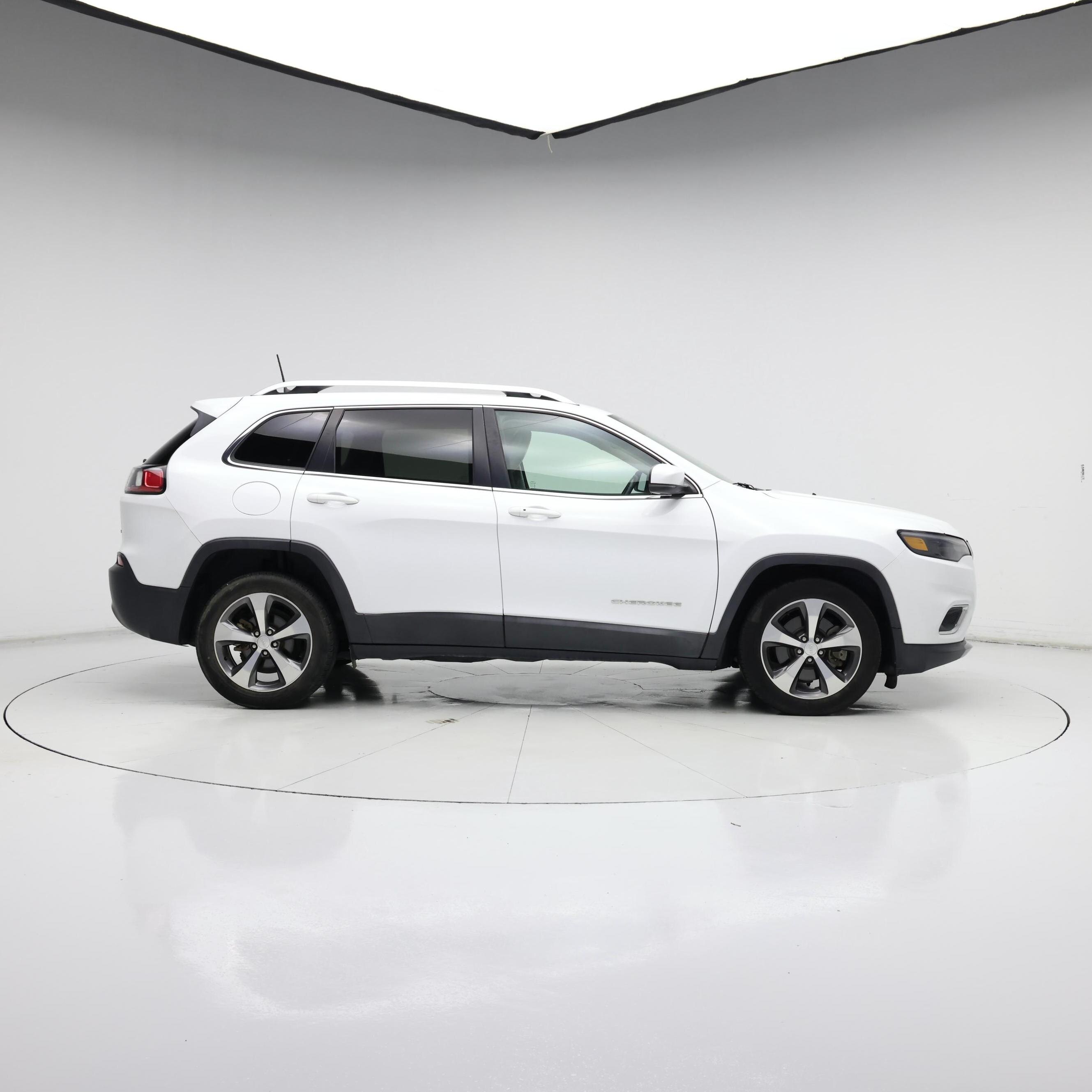 Thumbnail: 2019 Jeep Cherokee - 7