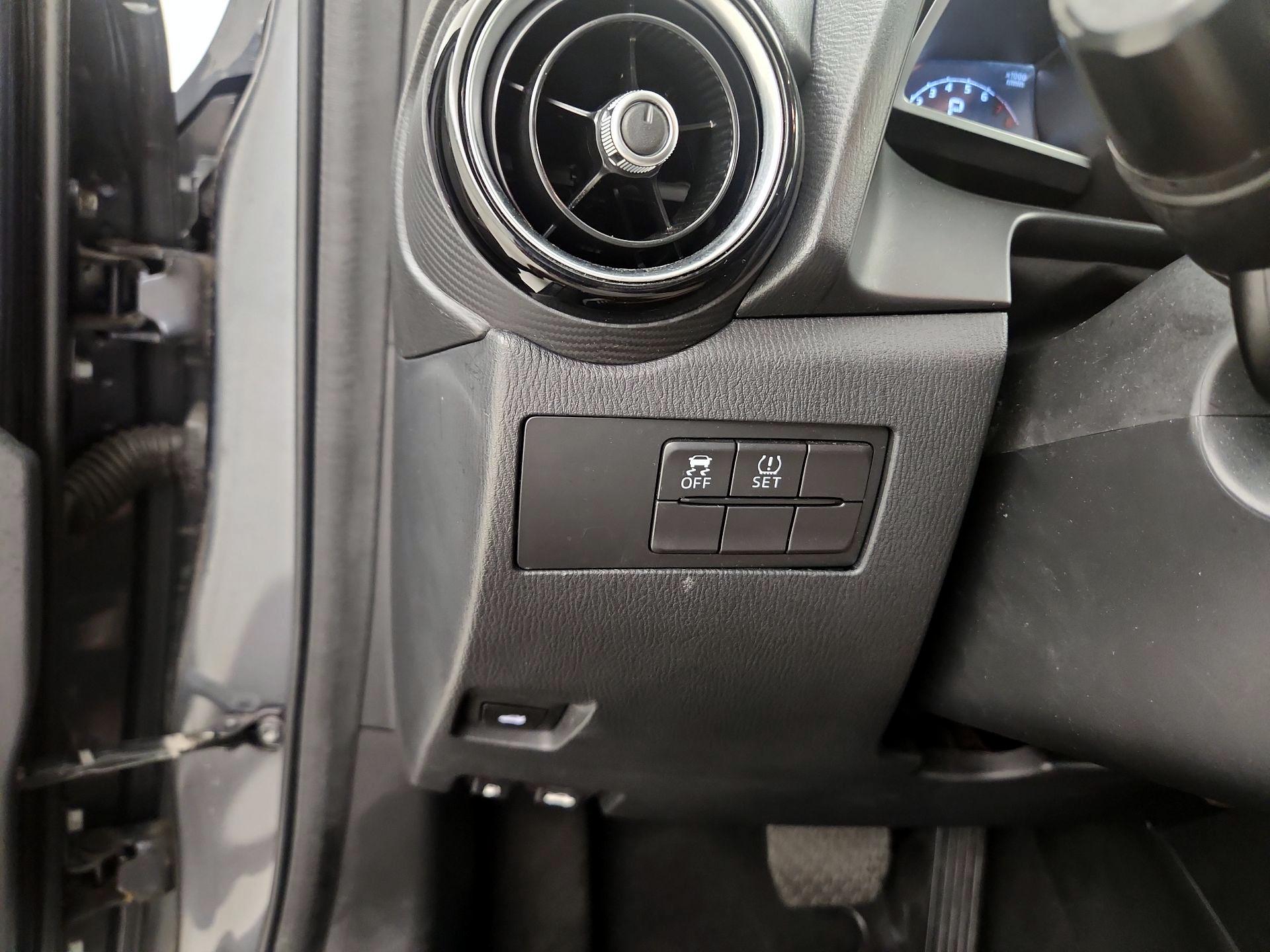 Thumbnail: 2018 Toyota Yaris iA - 13
