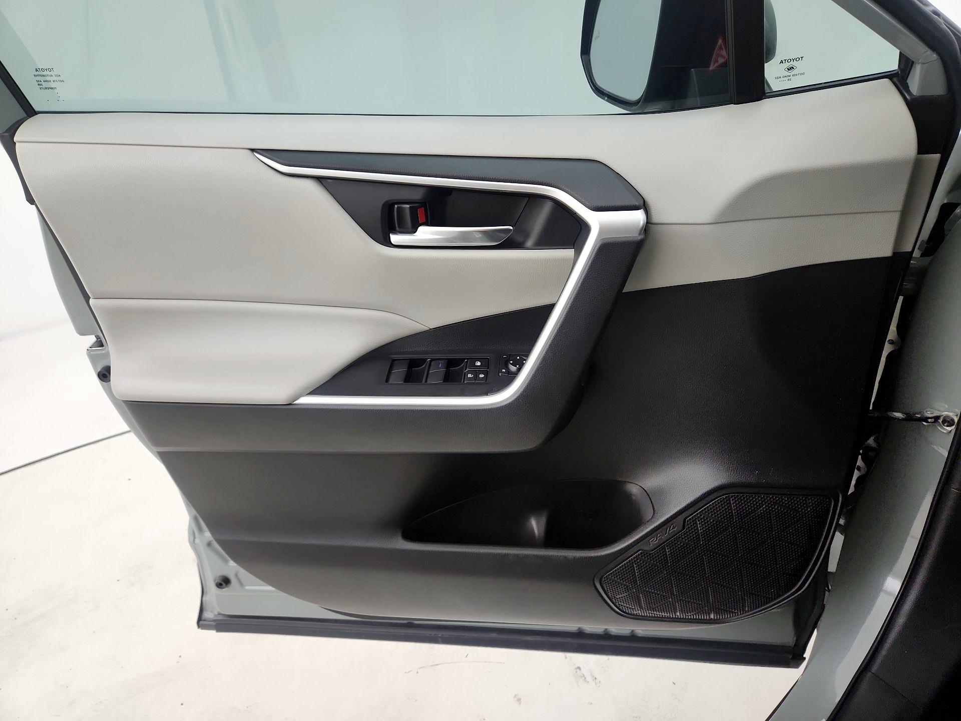 Thumbnail: 2021 Toyota RAV4 - 12
