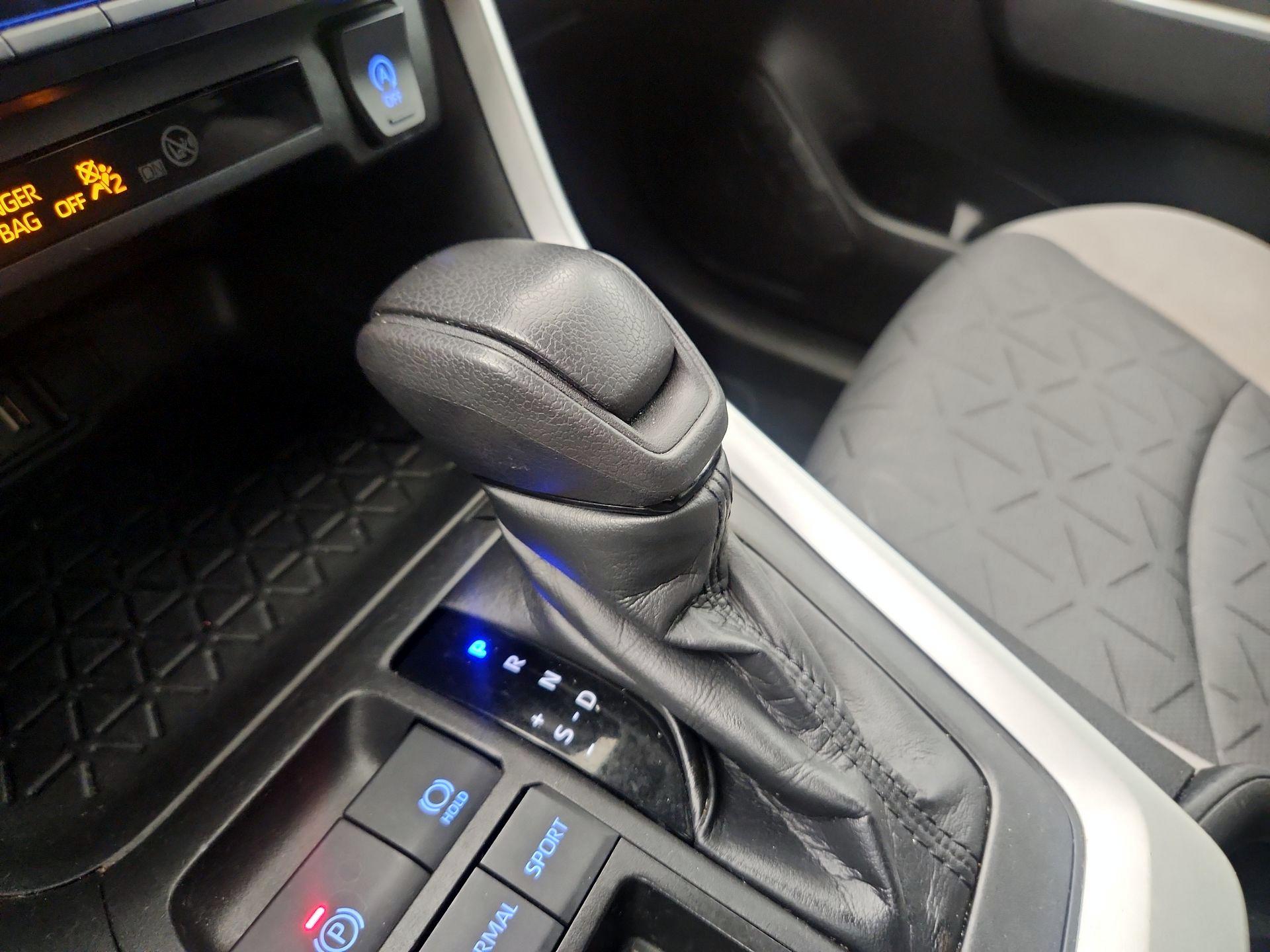 Thumbnail: 2021 Toyota RAV4 - 17