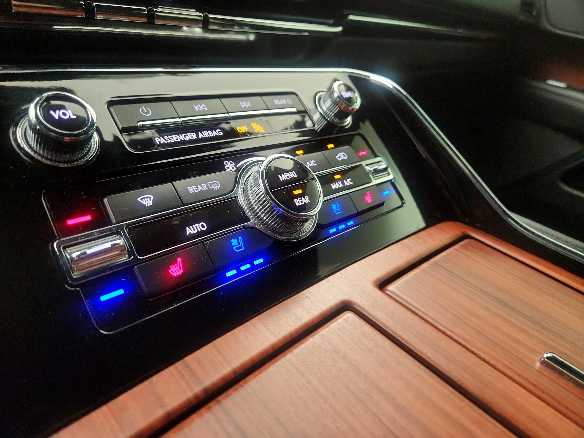 Thumbnail: 2021 Lincoln Navigator - 14