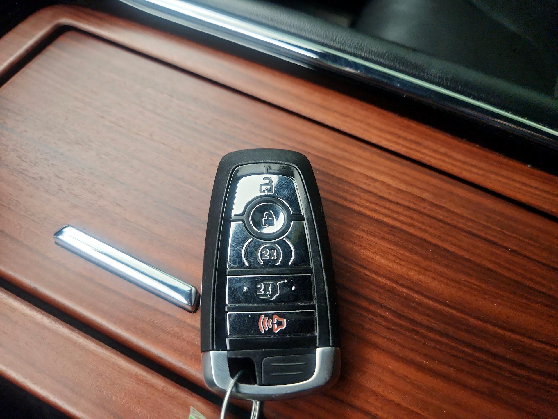 Thumbnail: 2021 Lincoln Navigator - 18