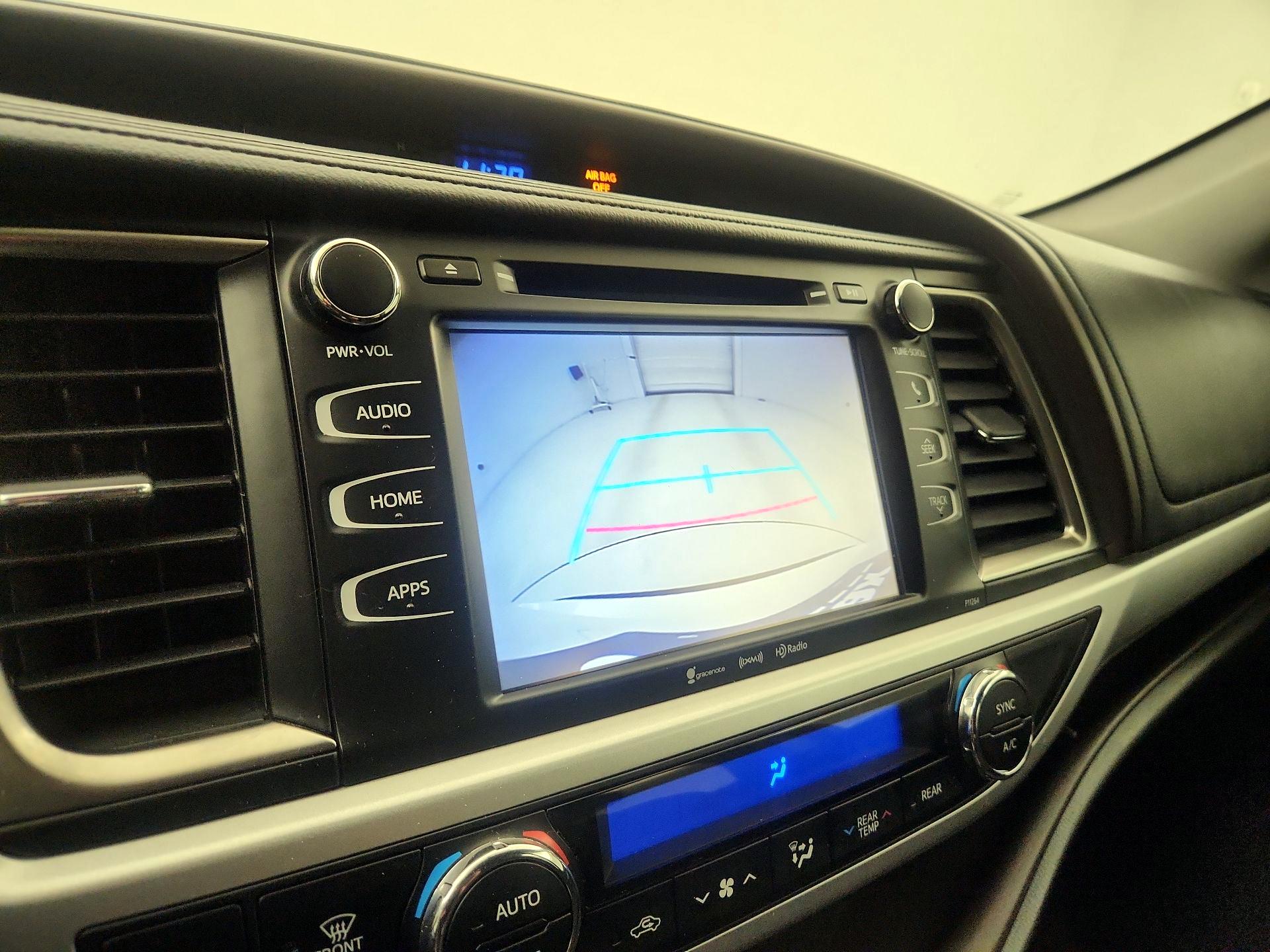 Thumbnail: 2016 Toyota Highlander - 14