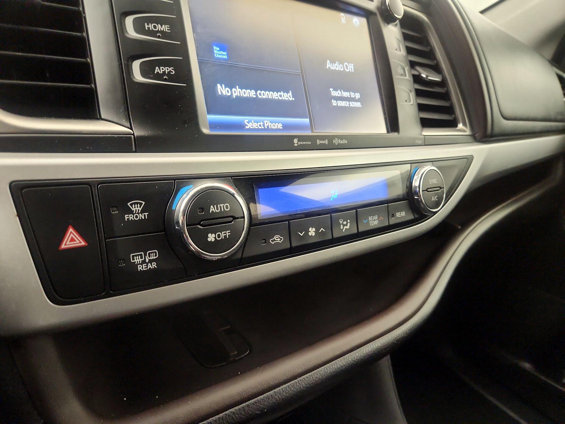 Thumbnail: 2016 Toyota Highlander - 16