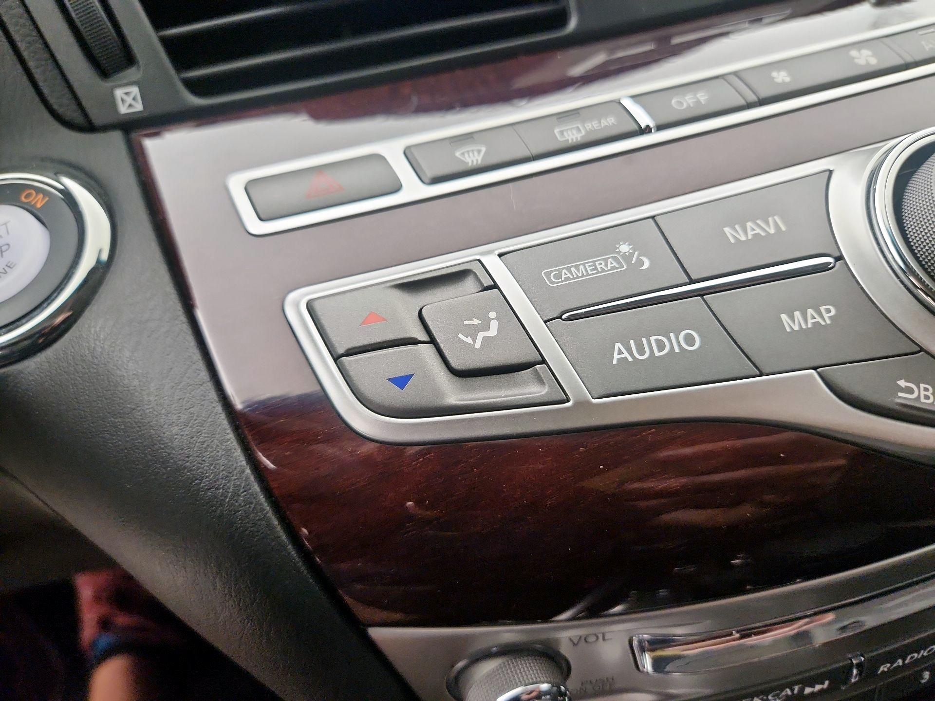 Thumbnail: 2019 INFINITI Q70 - 17
