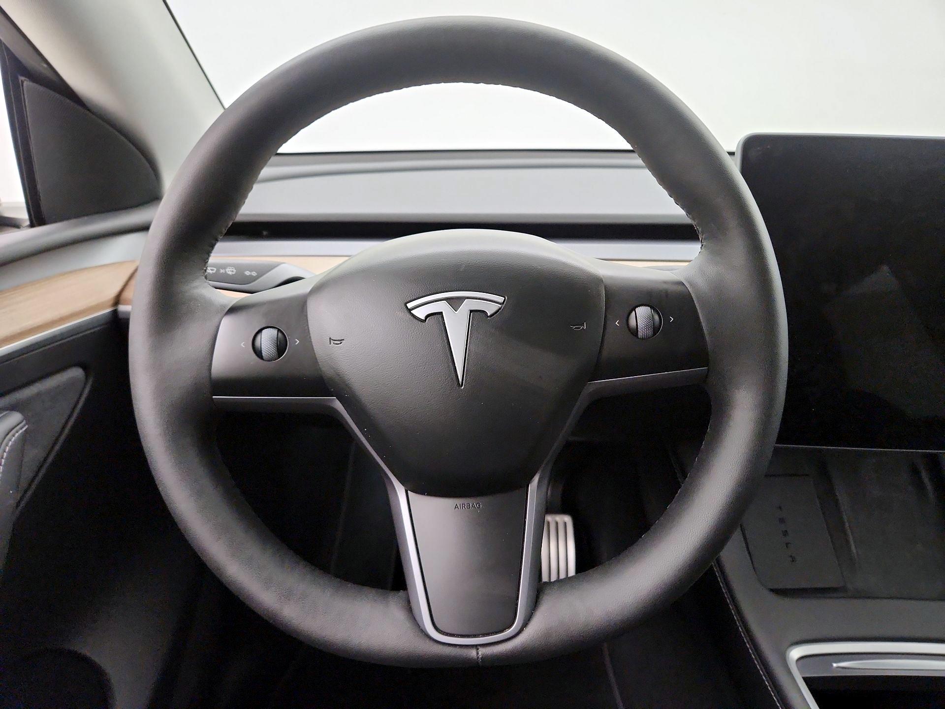 Thumbnail: 2023 Tesla Model Y - 10