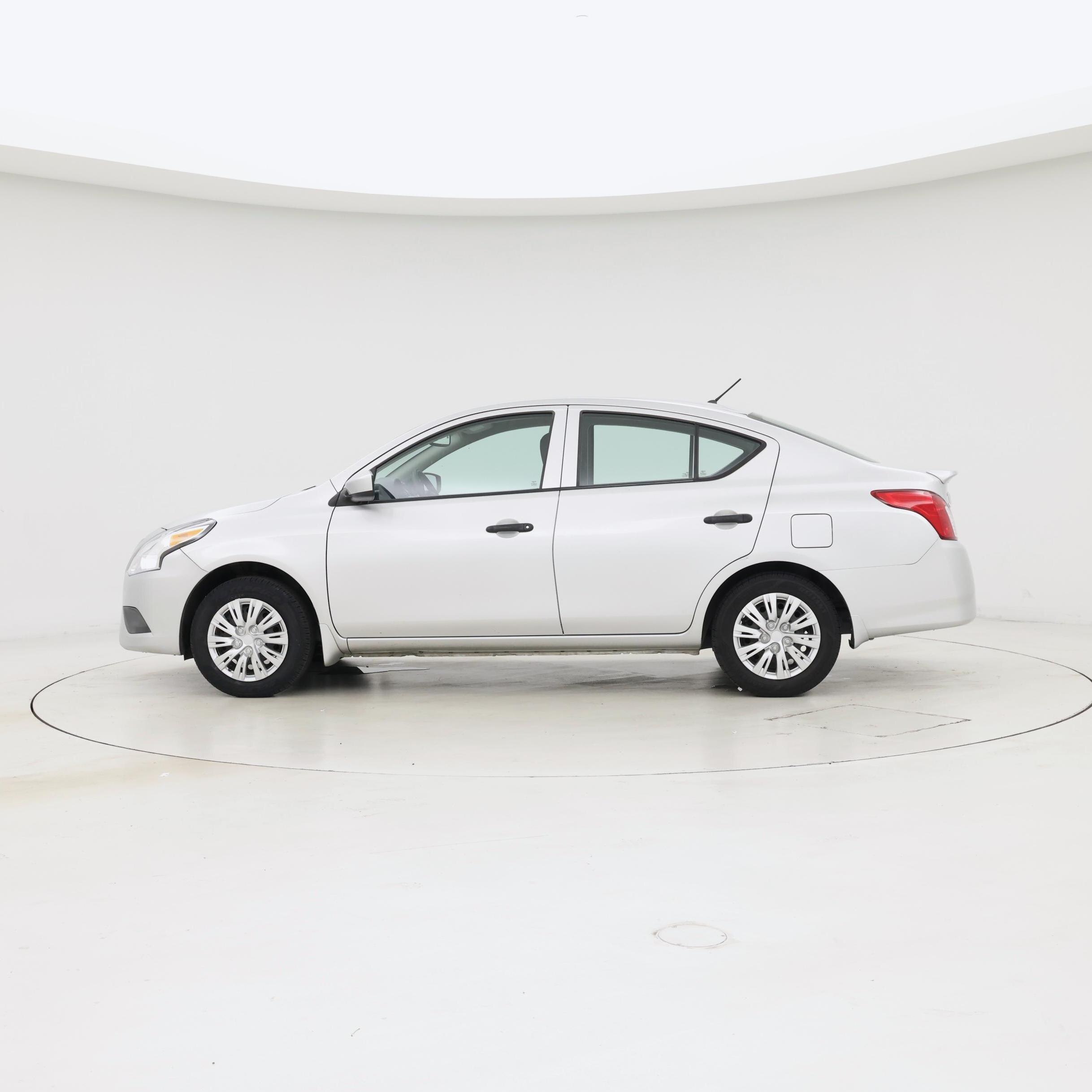 Thumbnail: 2016 Nissan Versa - 3