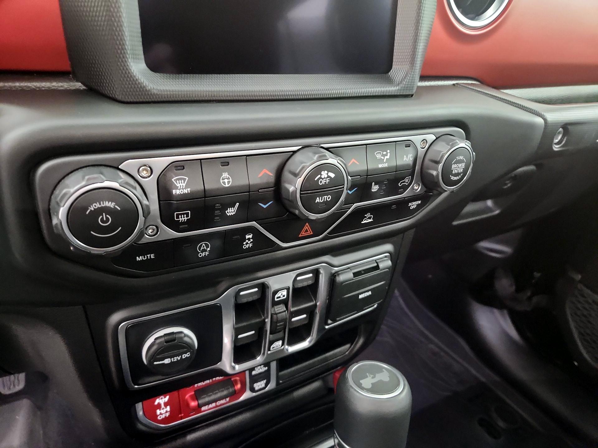 Thumbnail: 2022 Jeep Wrangler - 14