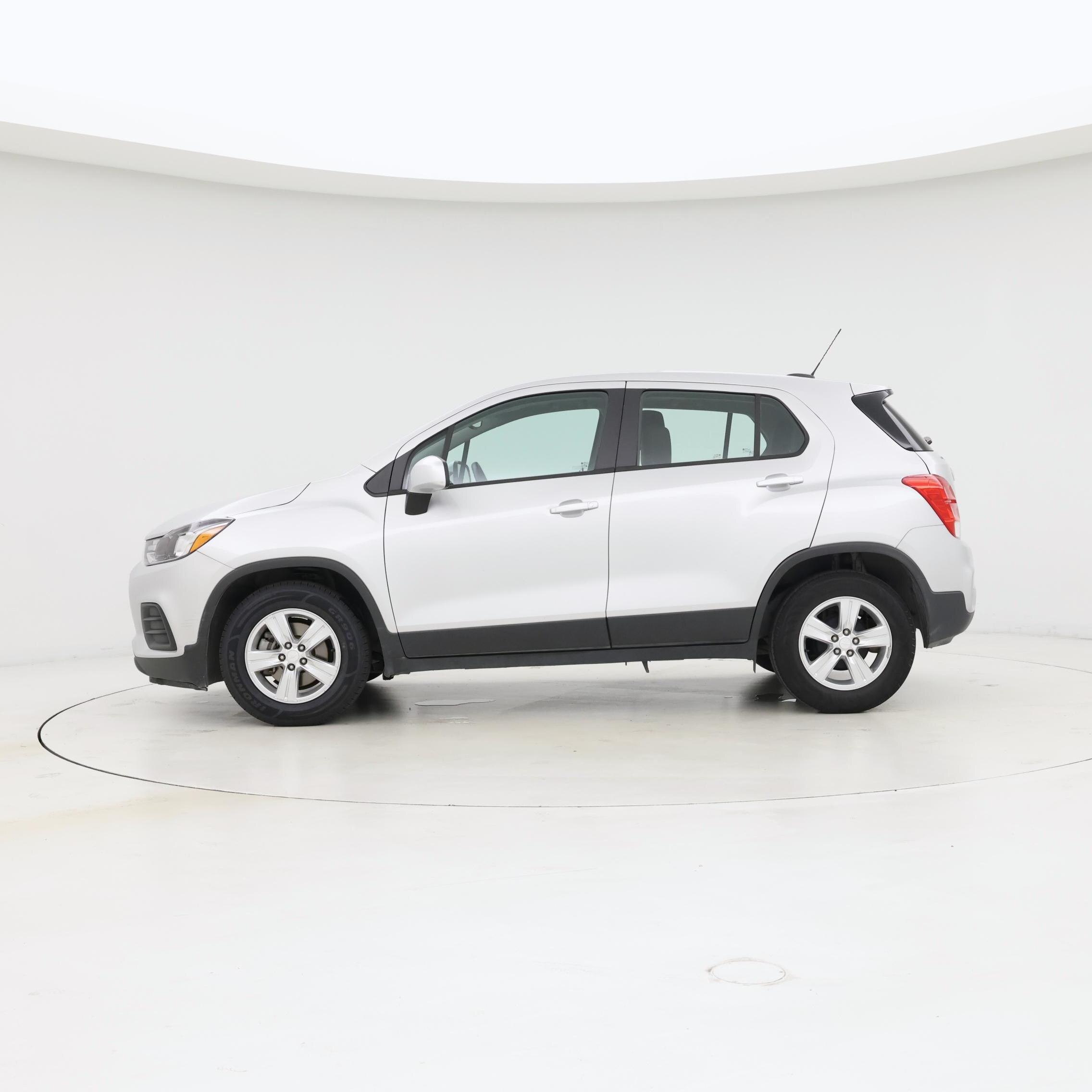 Thumbnail: 2019 Chevrolet Trax - 3