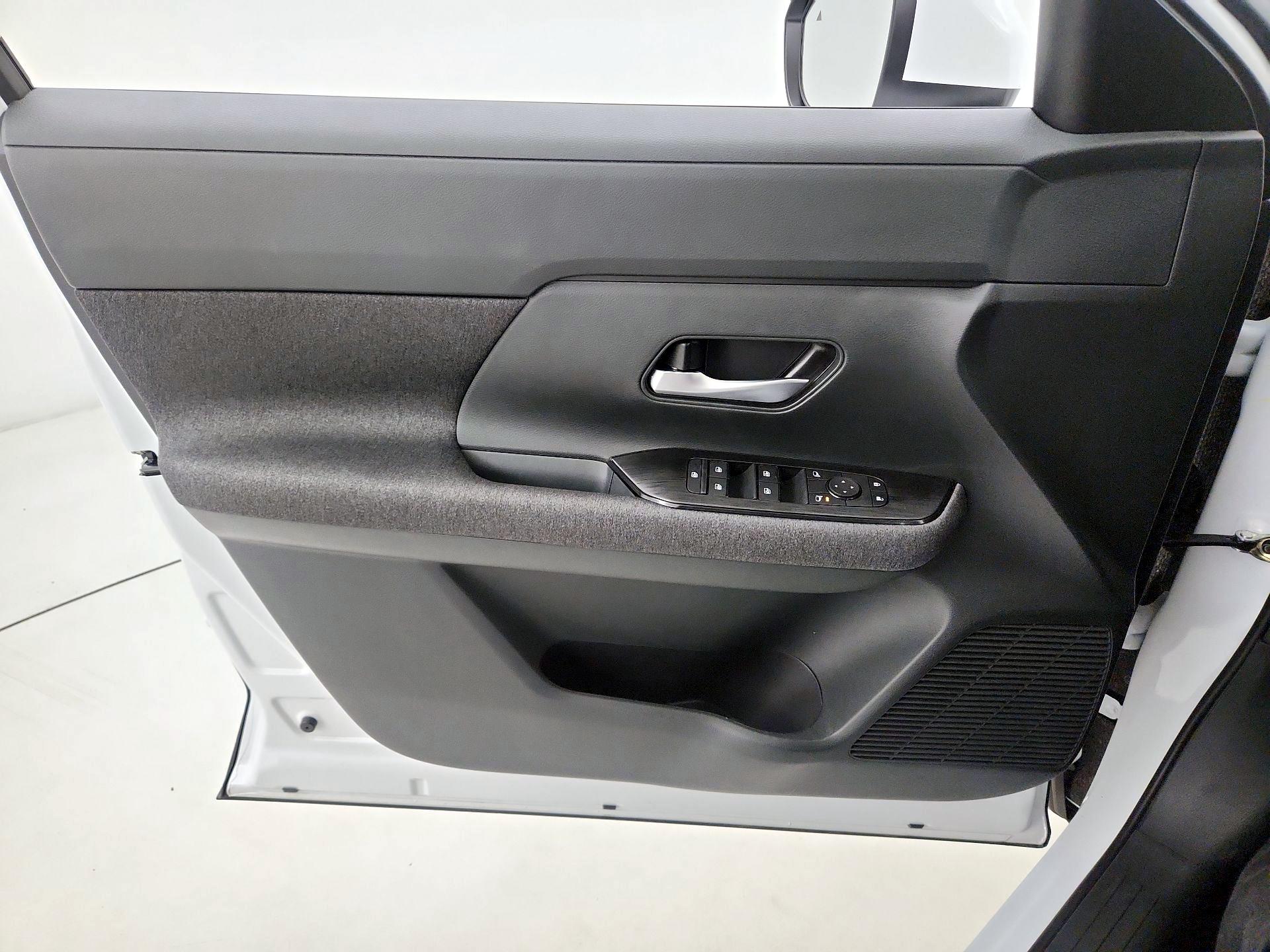 Thumbnail: 2025 Nissan Kicks - 12