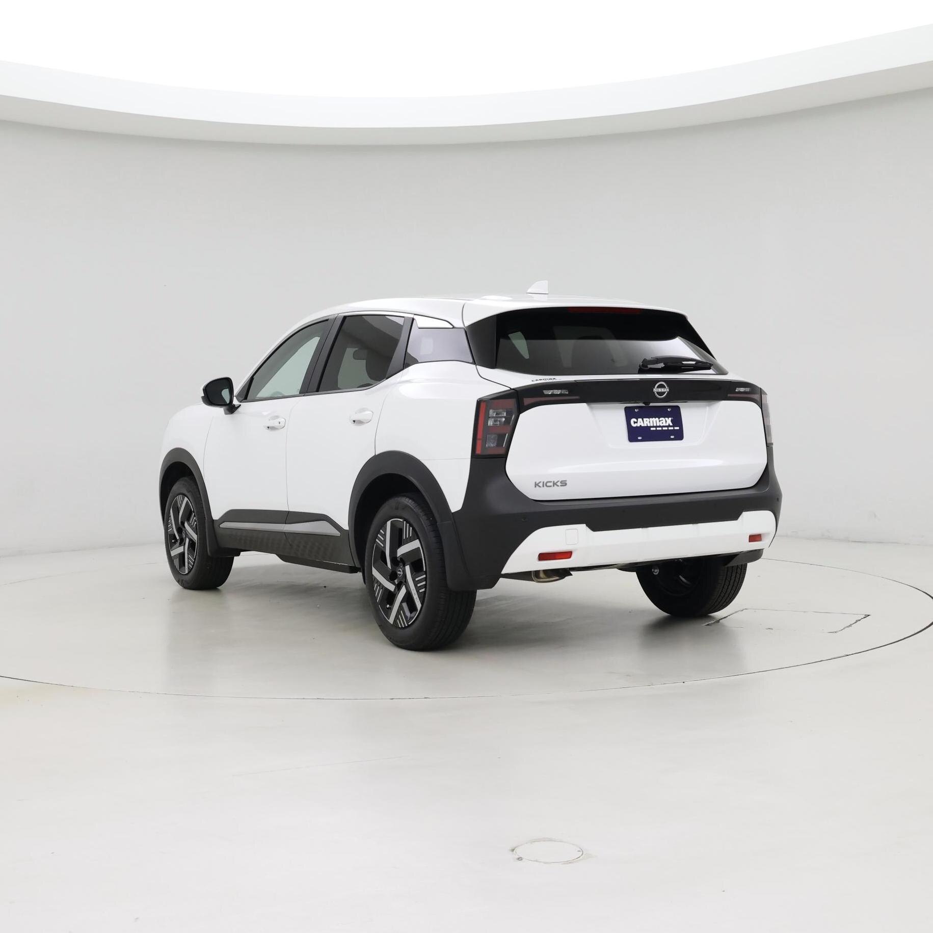 Thumbnail: 2025 Nissan Kicks - 2