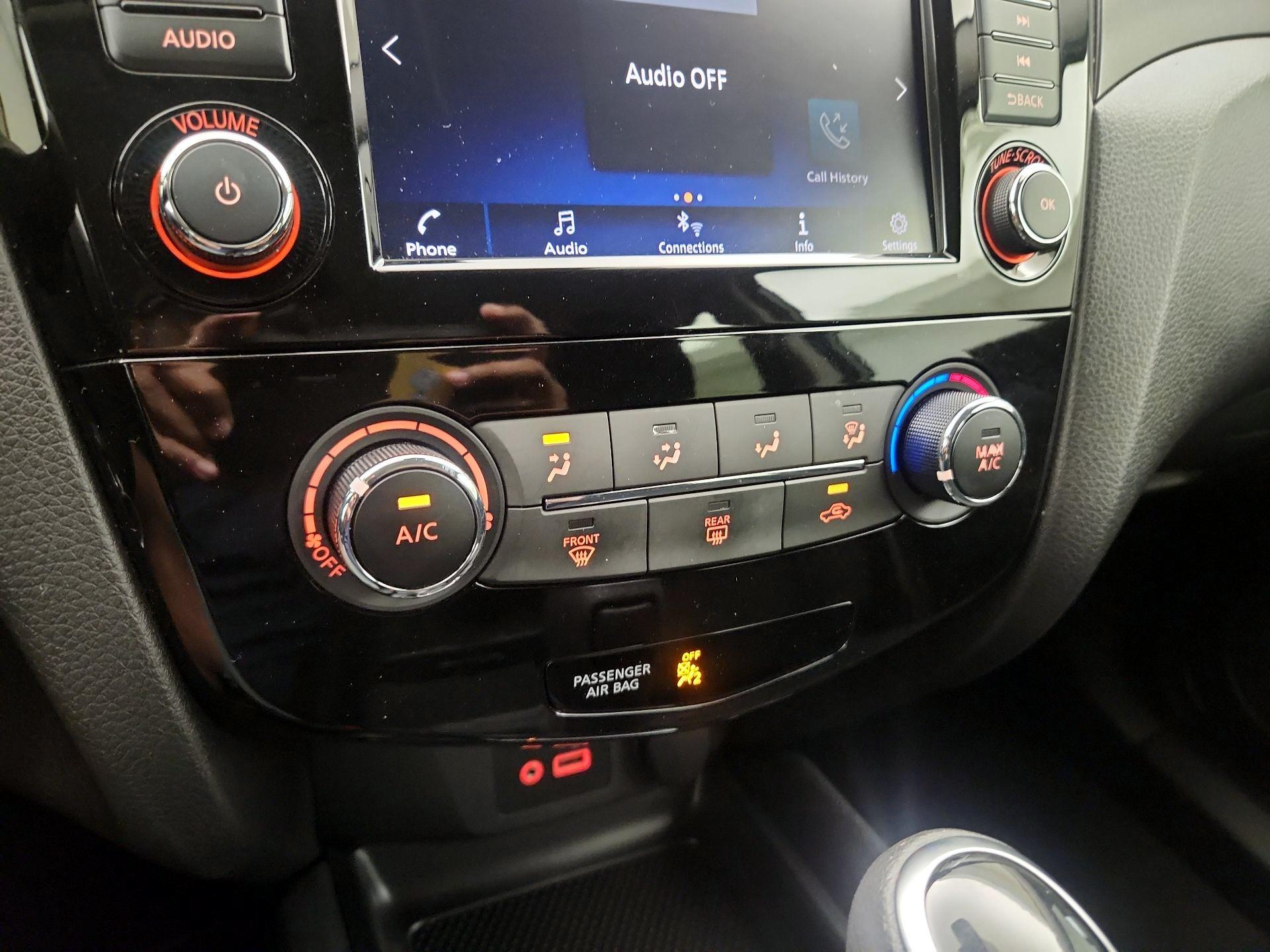 Thumbnail: 2020 Nissan Rogue Sport - 16