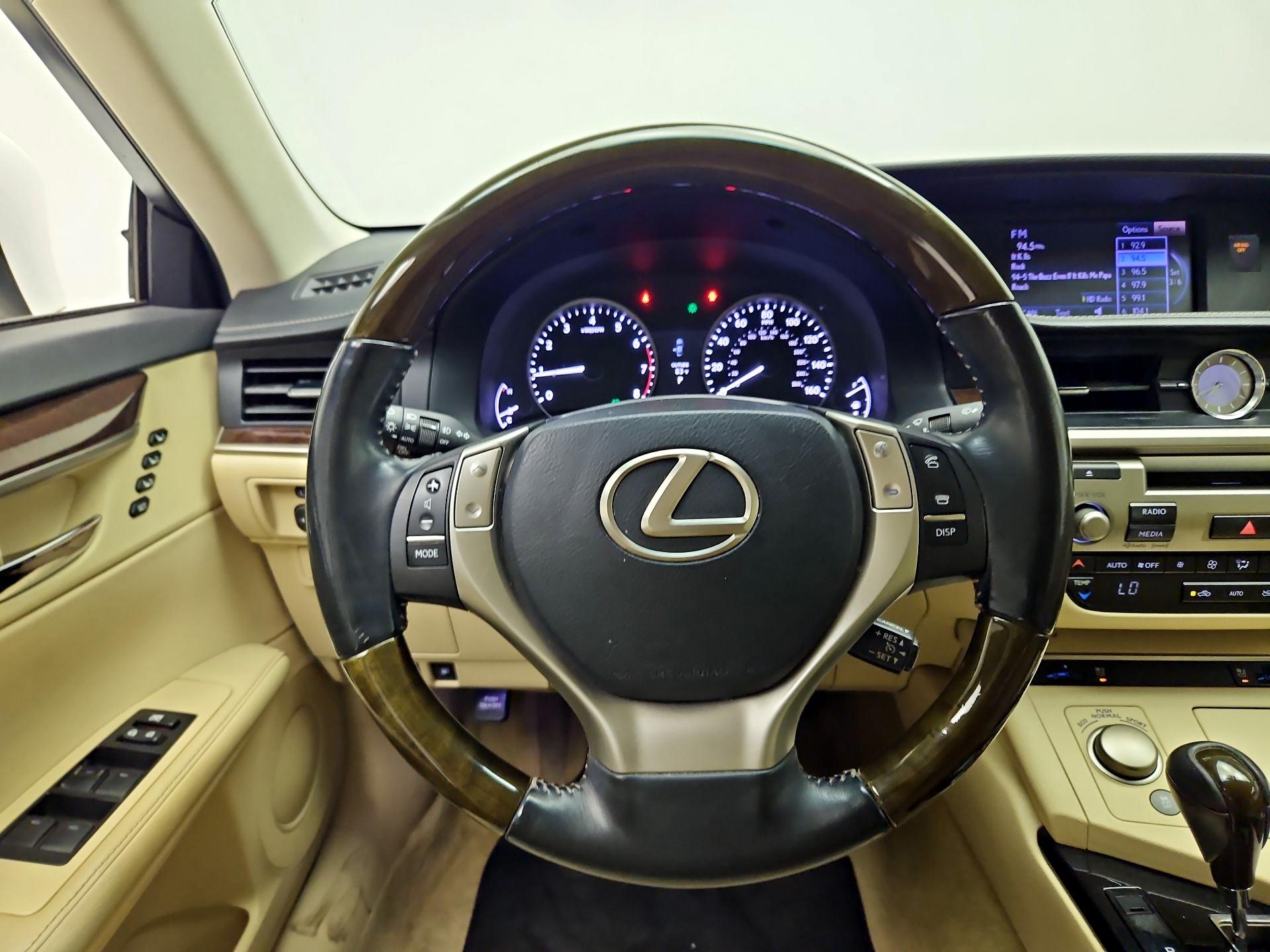 Thumbnail: 2014 Lexus ES - 10