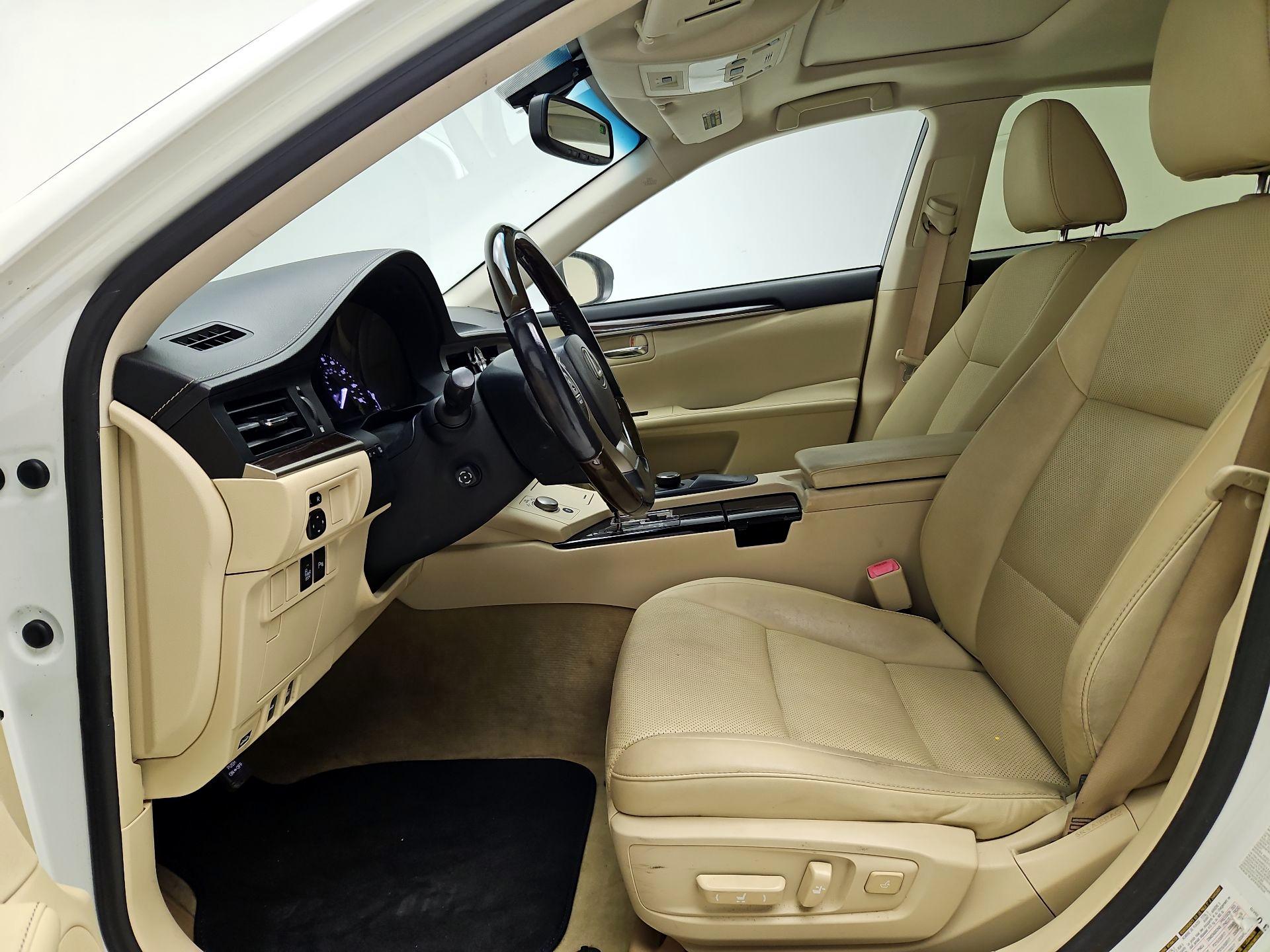 Thumbnail: 2014 Lexus ES - 11