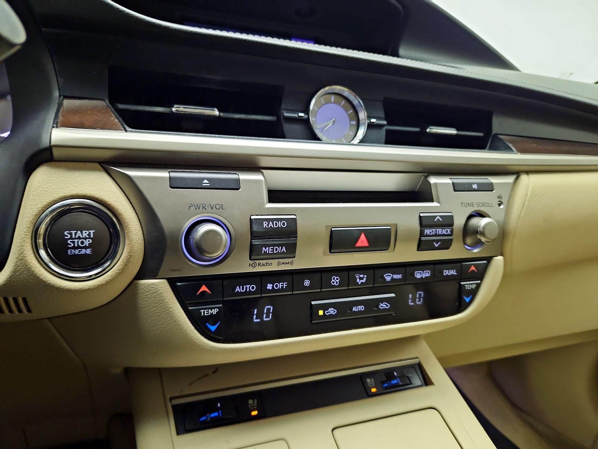 Thumbnail: 2014 Lexus ES - 14