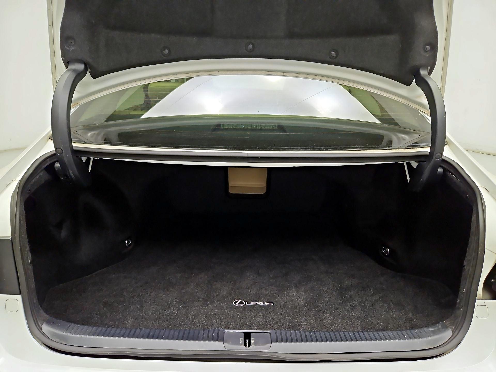 Thumbnail: 2014 Lexus ES - 17