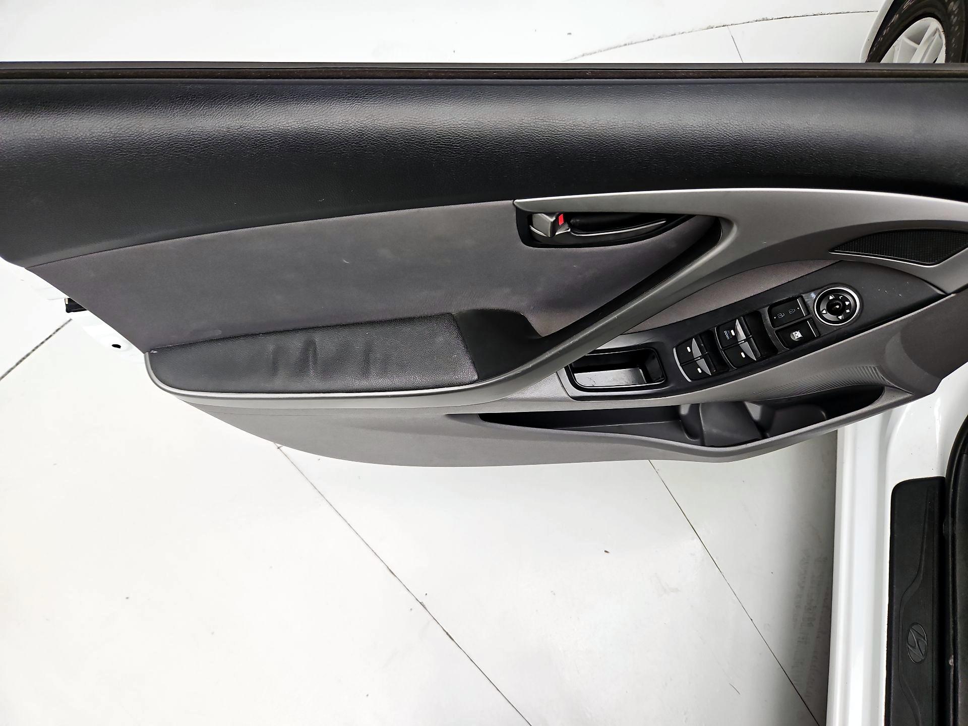 Thumbnail: 2014 Hyundai Elantra - 12