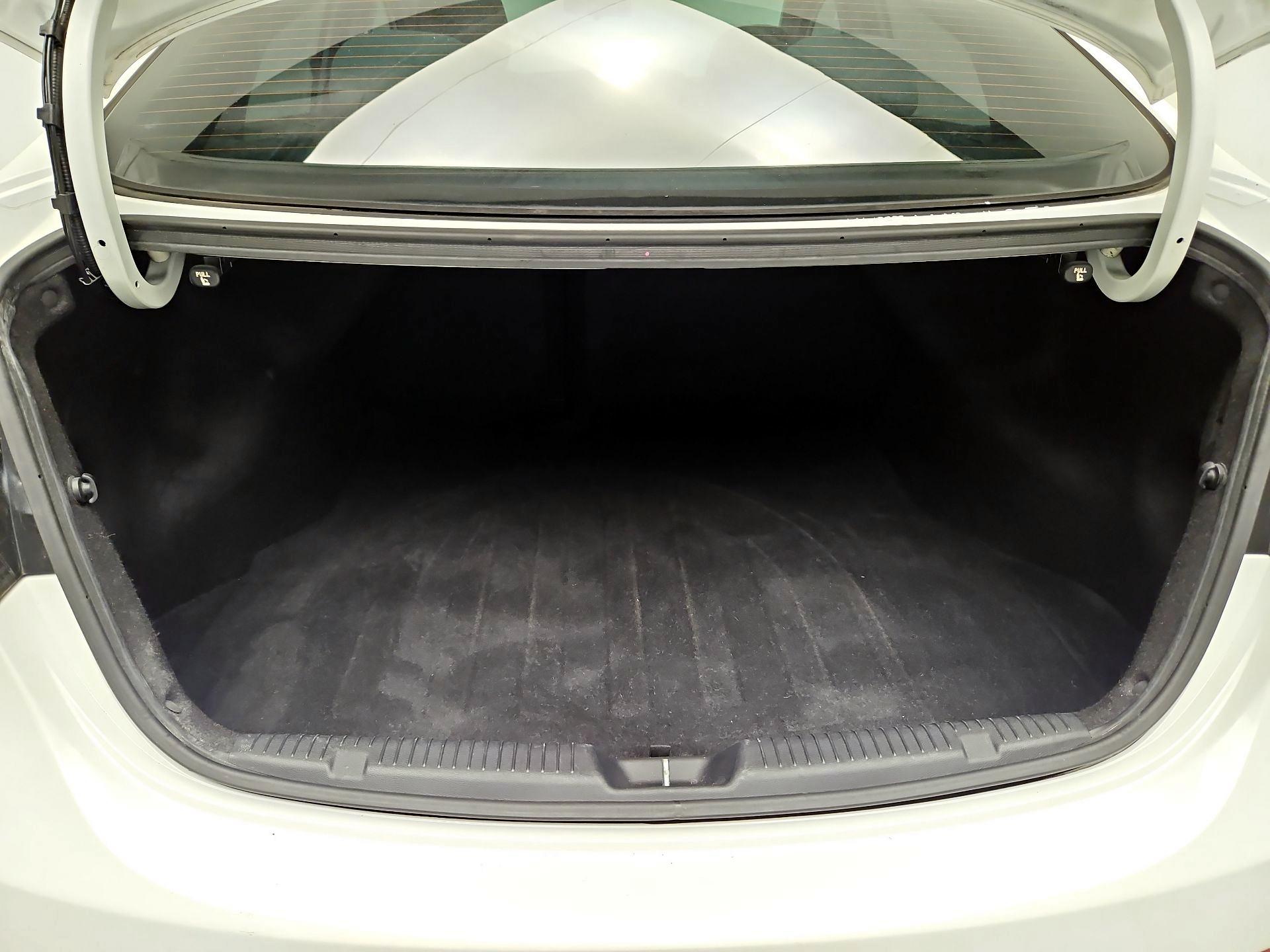 Thumbnail: 2014 Hyundai Elantra - 20
