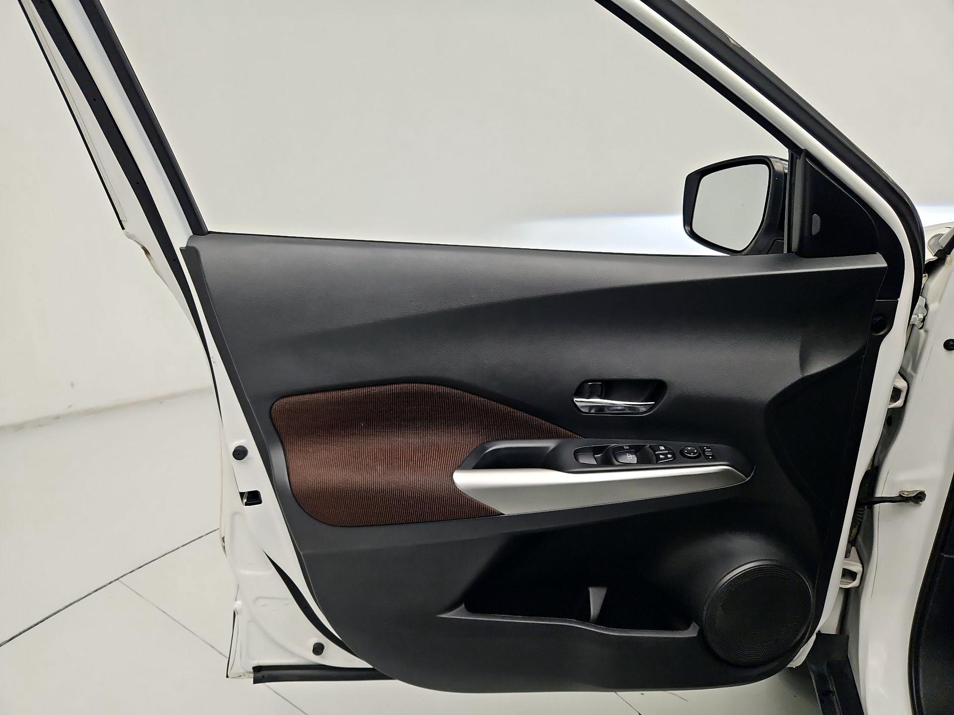 Thumbnail: 2018 Nissan Kicks - 12