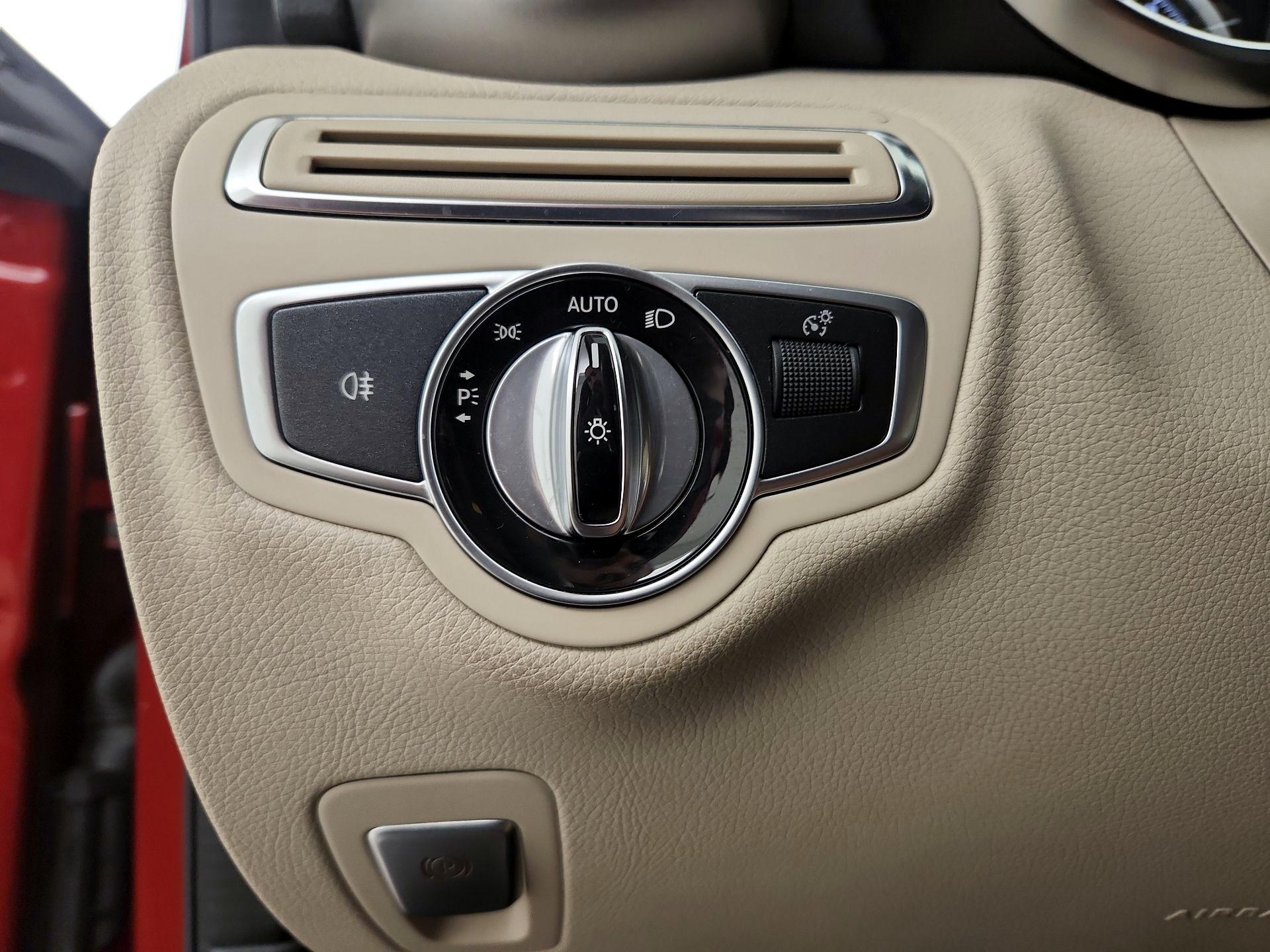 Thumbnail: 2016 Mercedes-Benz C-Class - 13