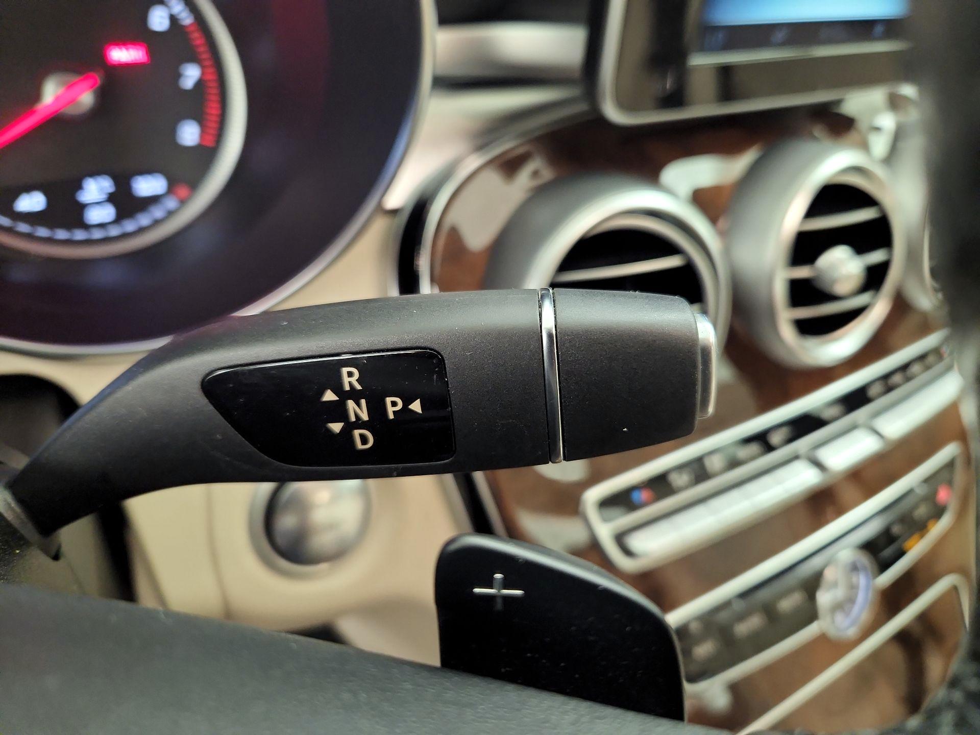 Thumbnail: 2016 Mercedes-Benz C-Class - 18