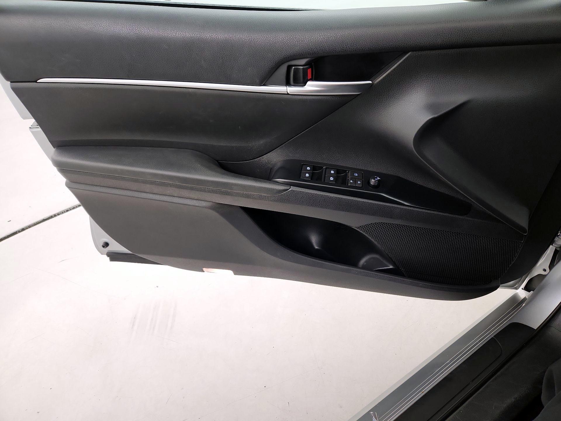 Thumbnail: 2018 Toyota Camry - 12