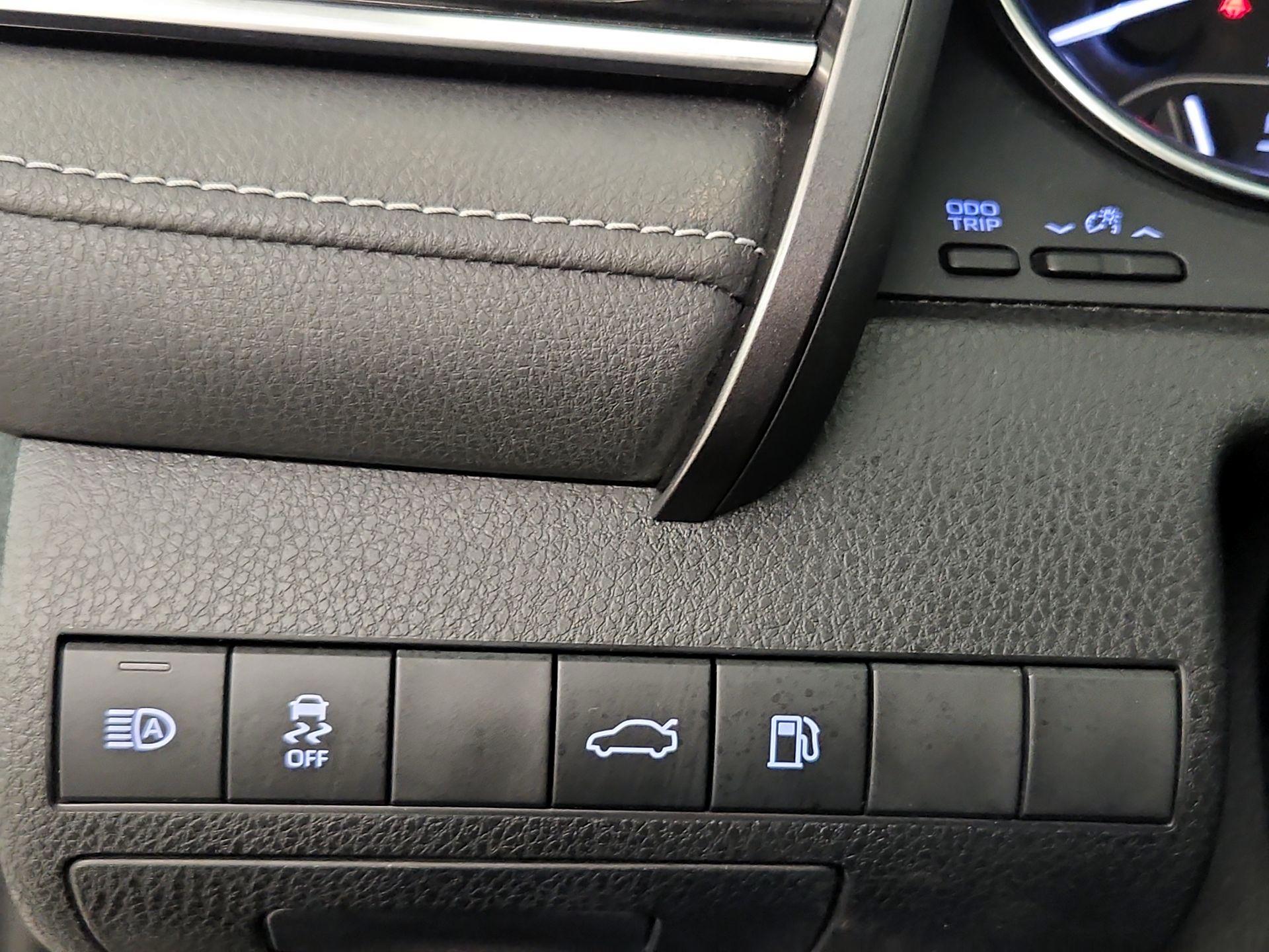Thumbnail: 2018 Toyota Camry - 13
