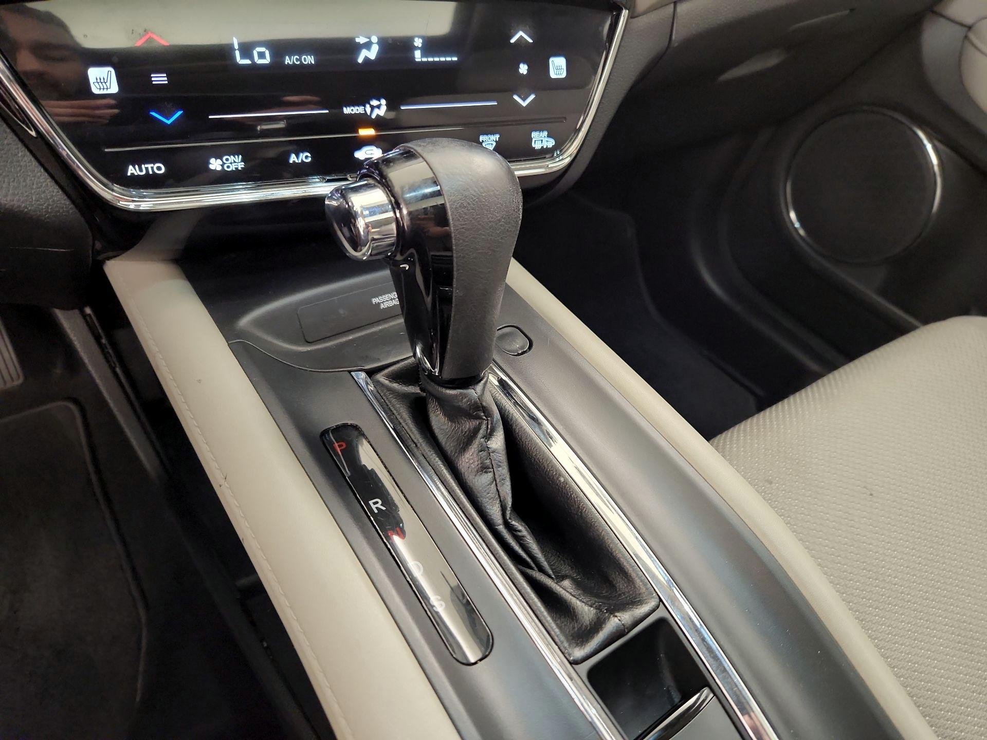 Thumbnail: 2016 Honda HR-V - 17