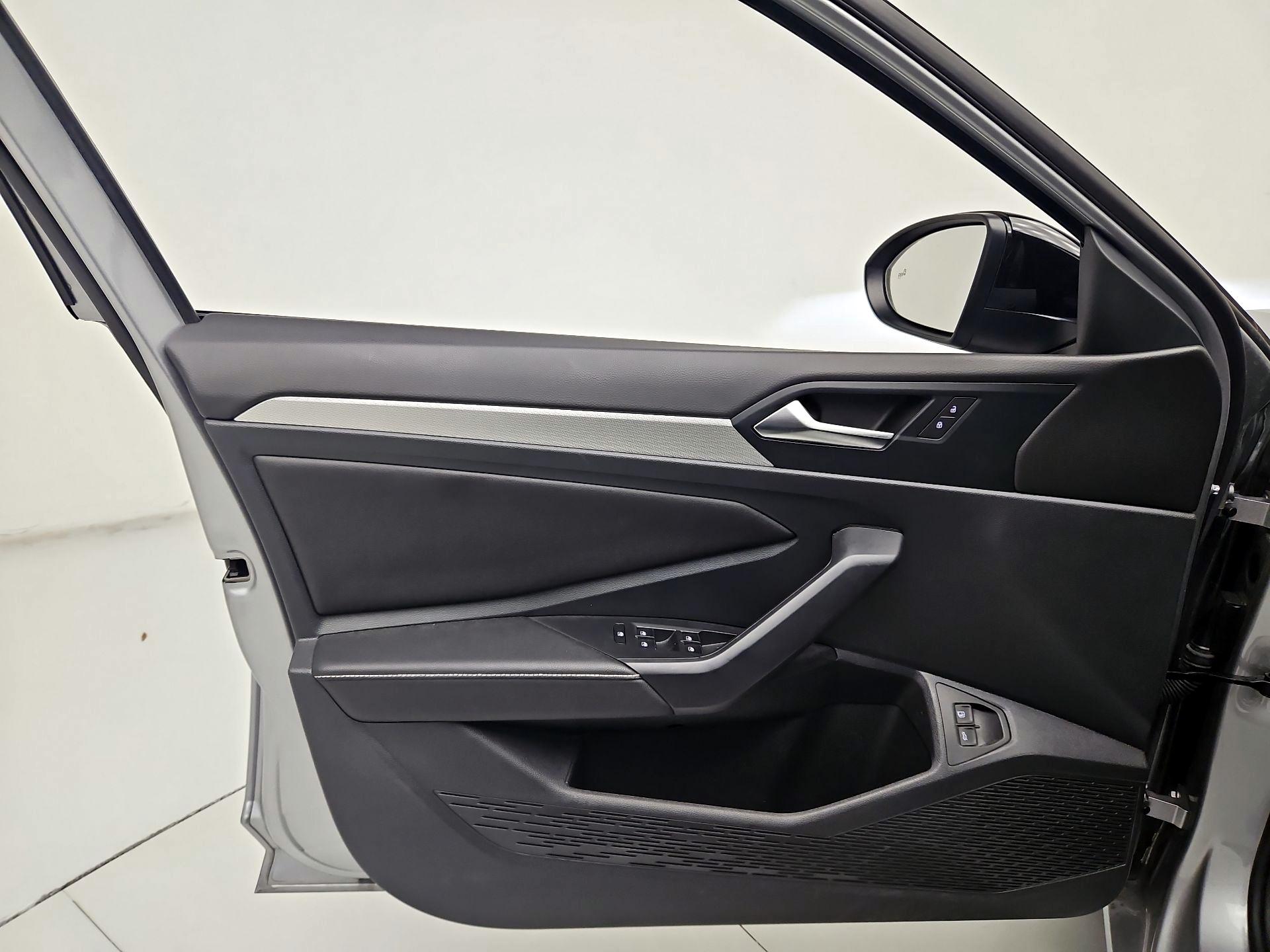 Thumbnail: 2024 Volkswagen Jetta - 12