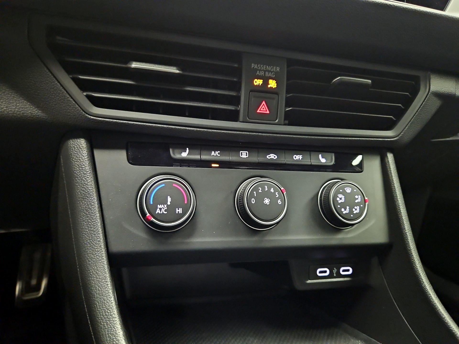 Thumbnail: 2024 Volkswagen Jetta - 15