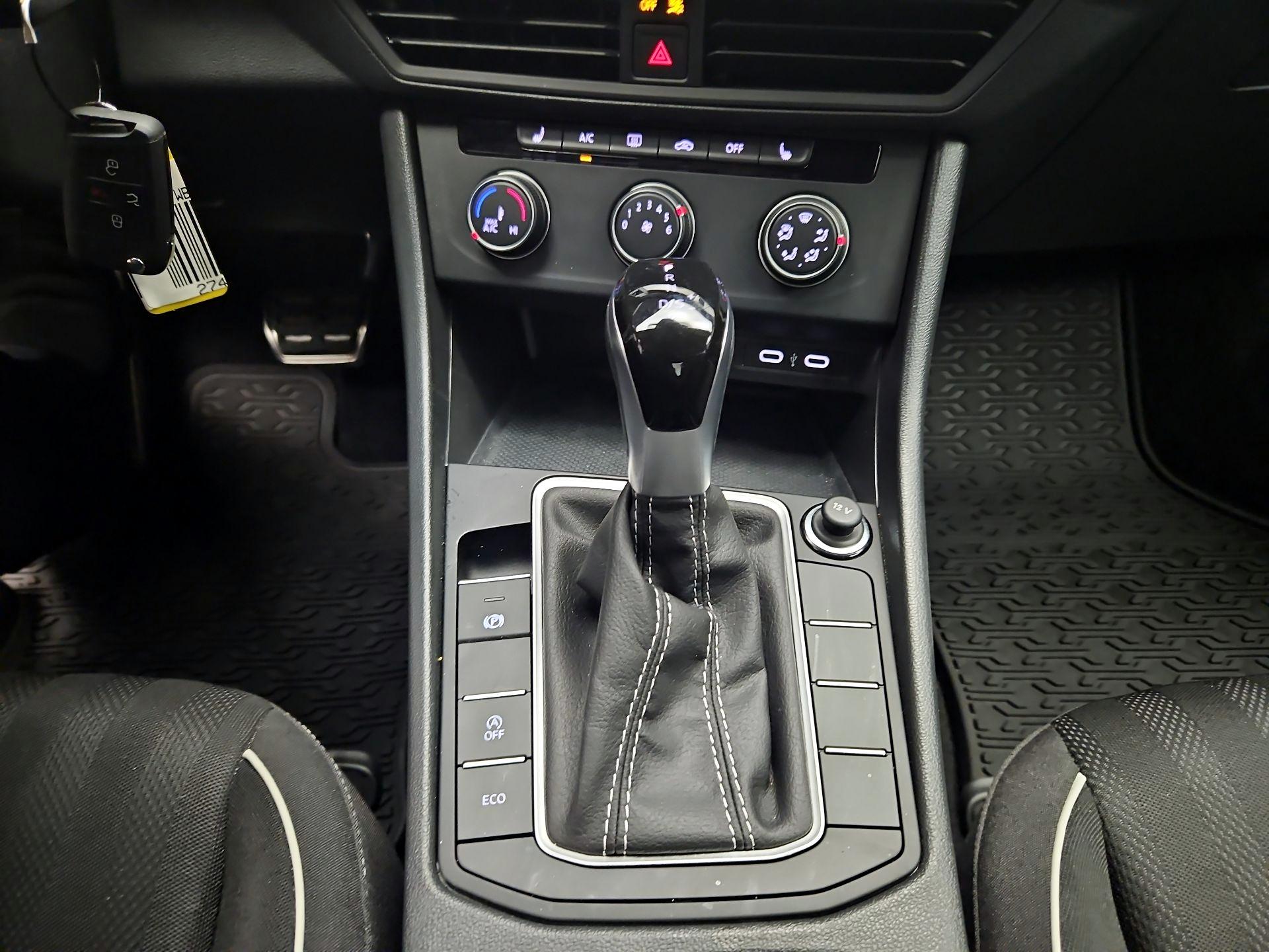 Thumbnail: 2024 Volkswagen Jetta - 16