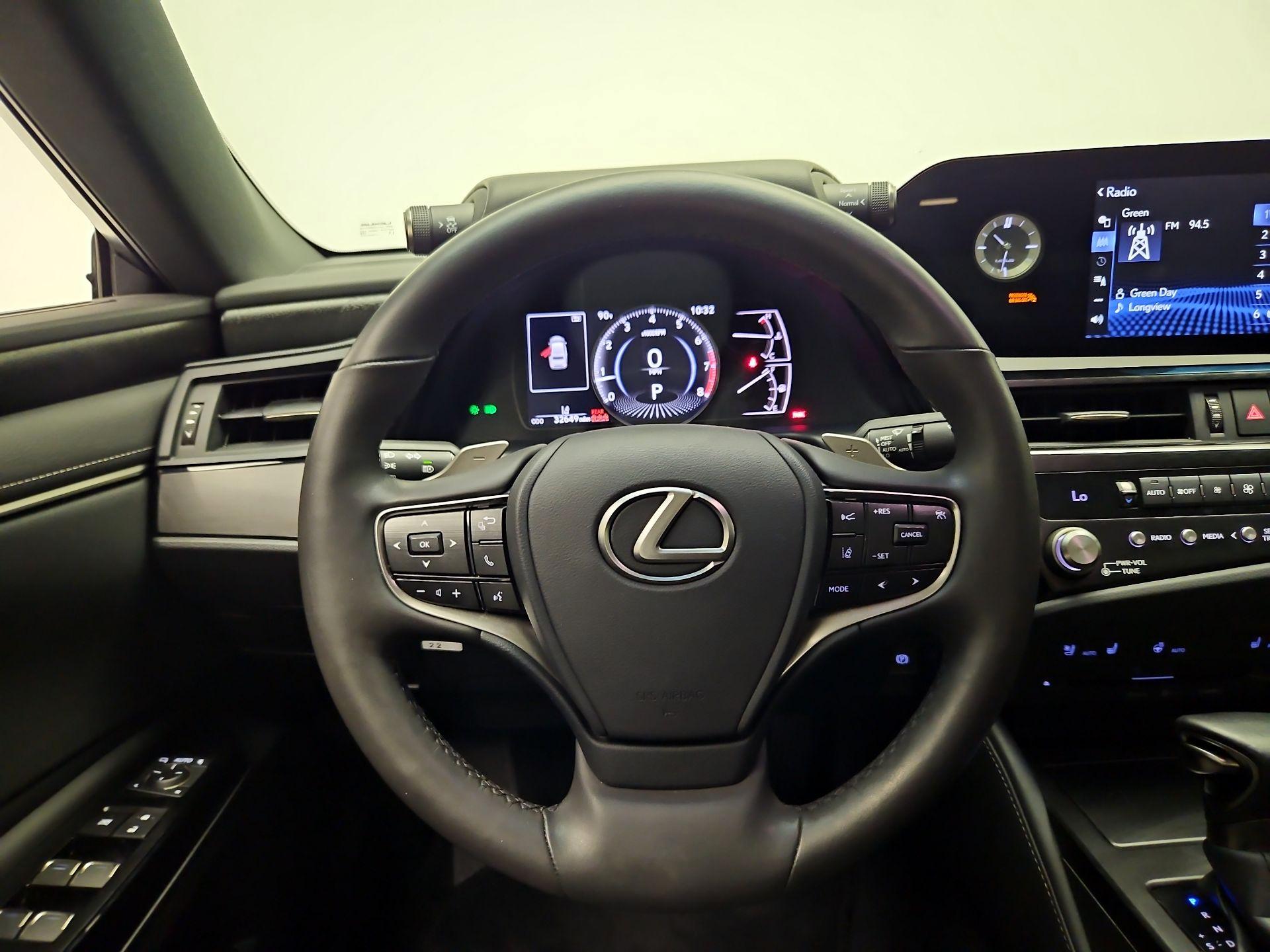 Thumbnail: 2022 Lexus ES - 10