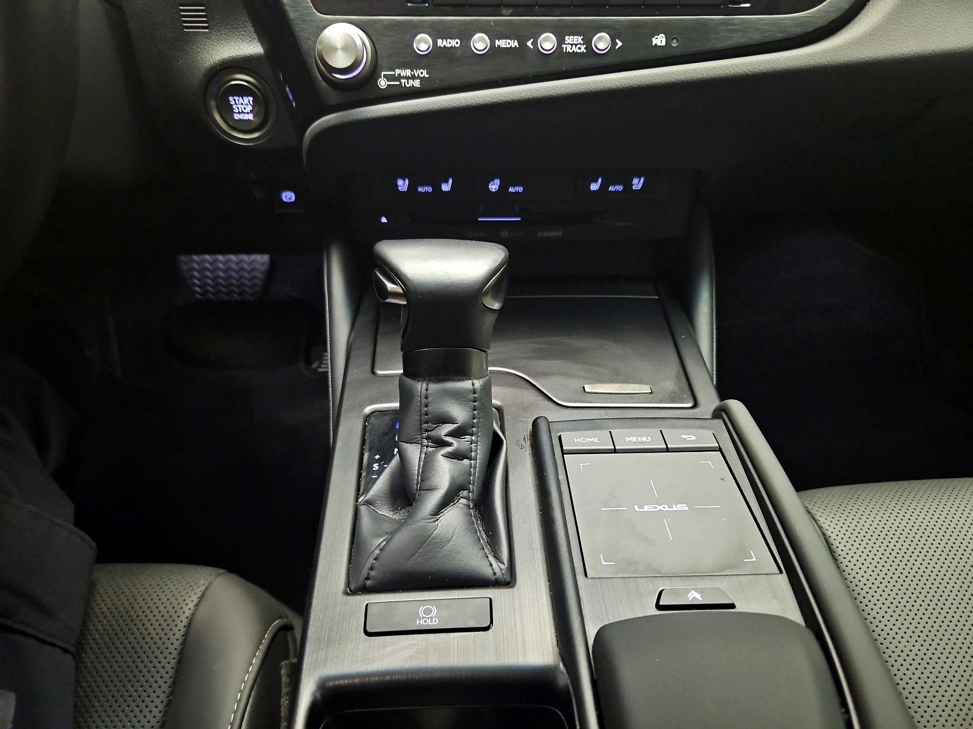 Thumbnail: 2022 Lexus ES - 16