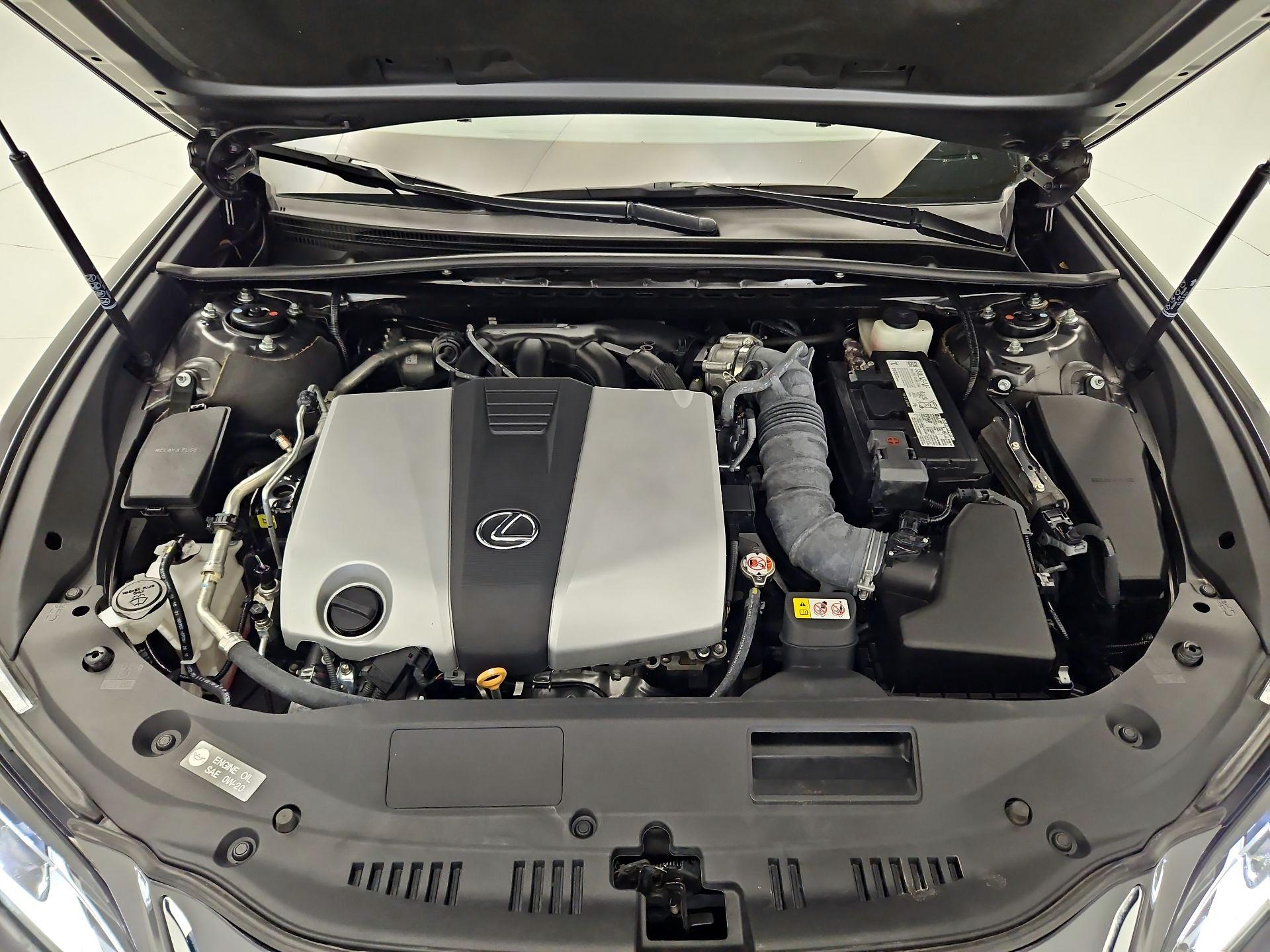 Thumbnail: 2022 Lexus ES - 19