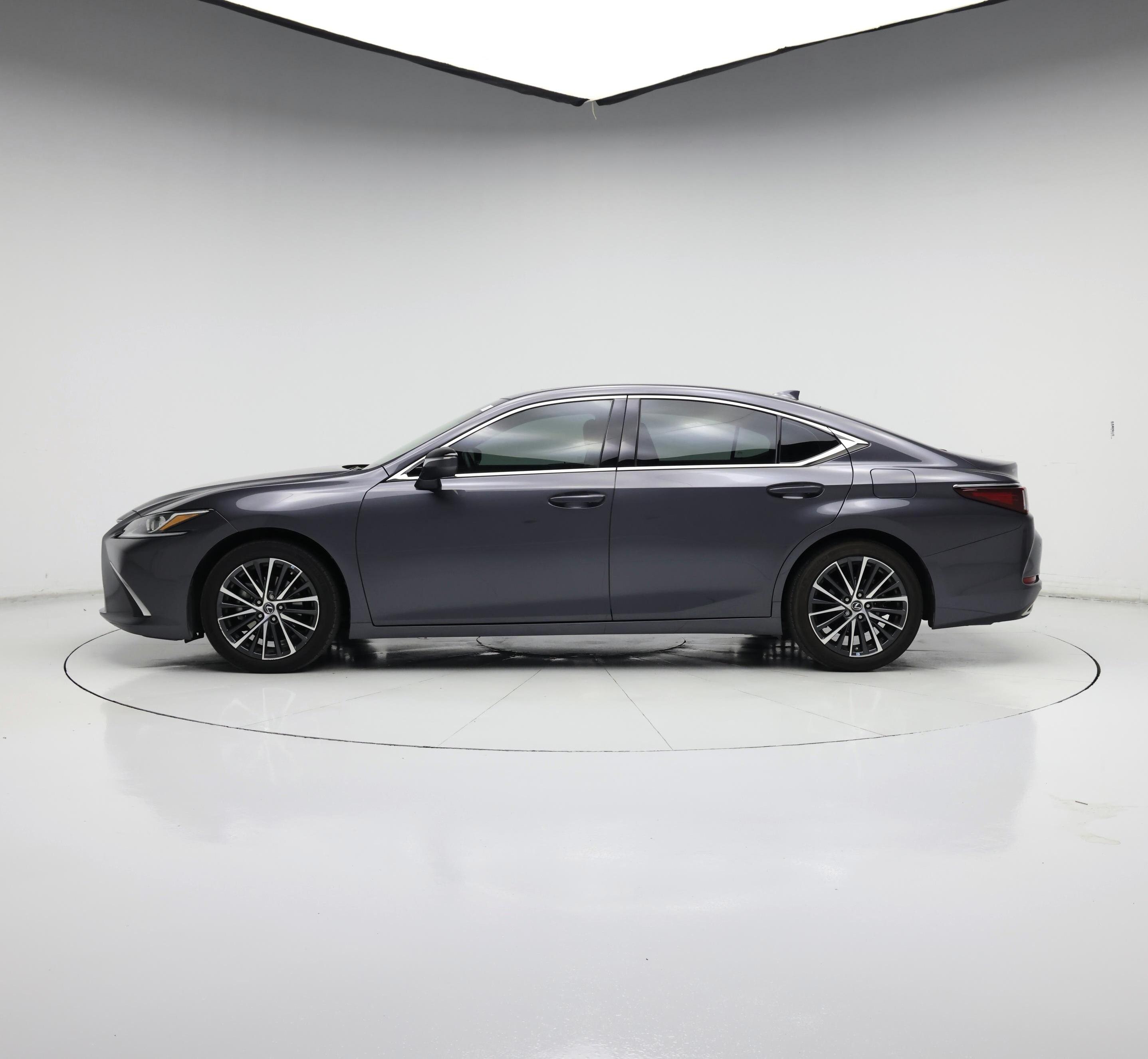 Thumbnail: 2022 Lexus ES - 3