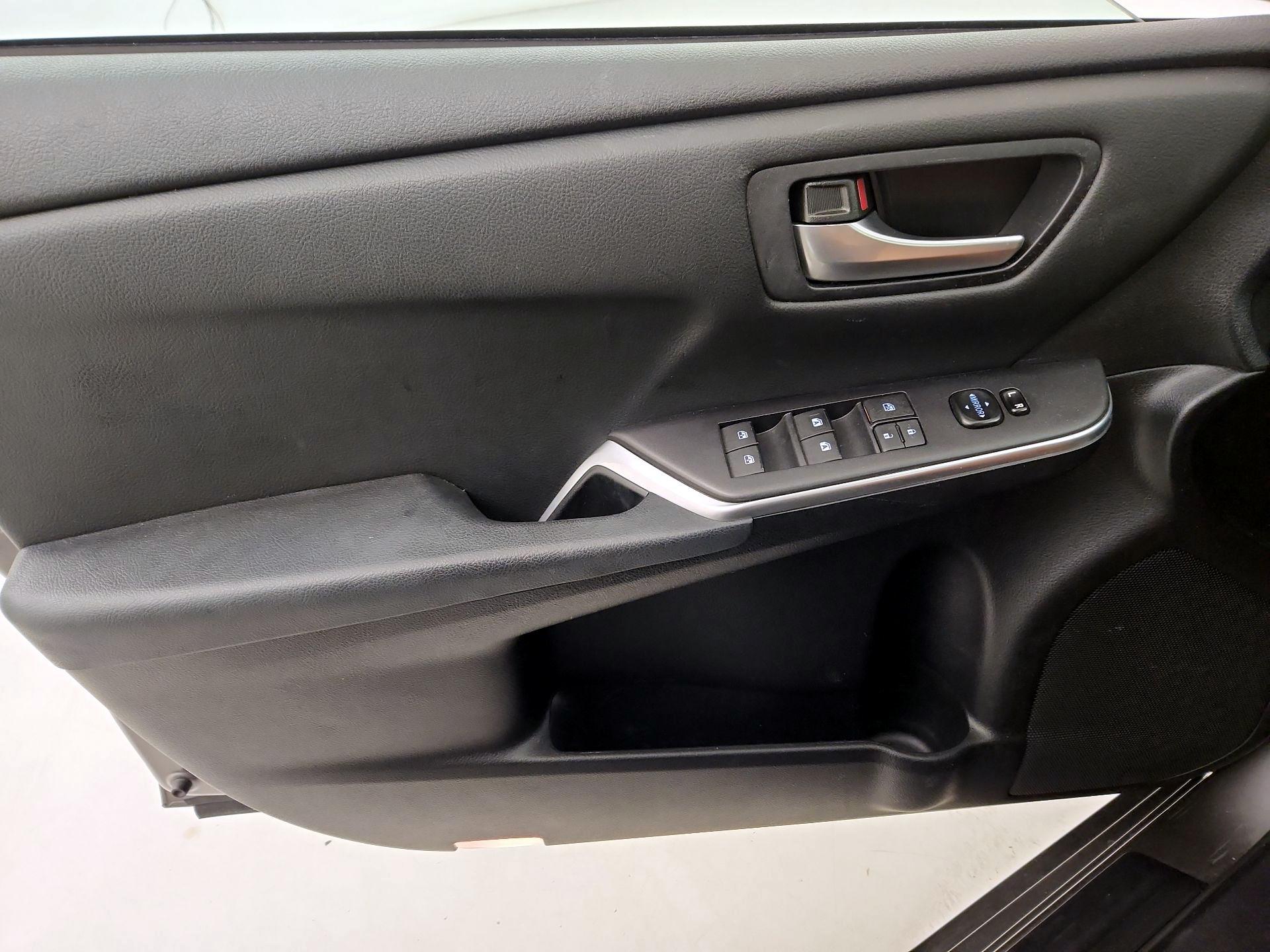 Thumbnail: 2015 Toyota Camry - 12