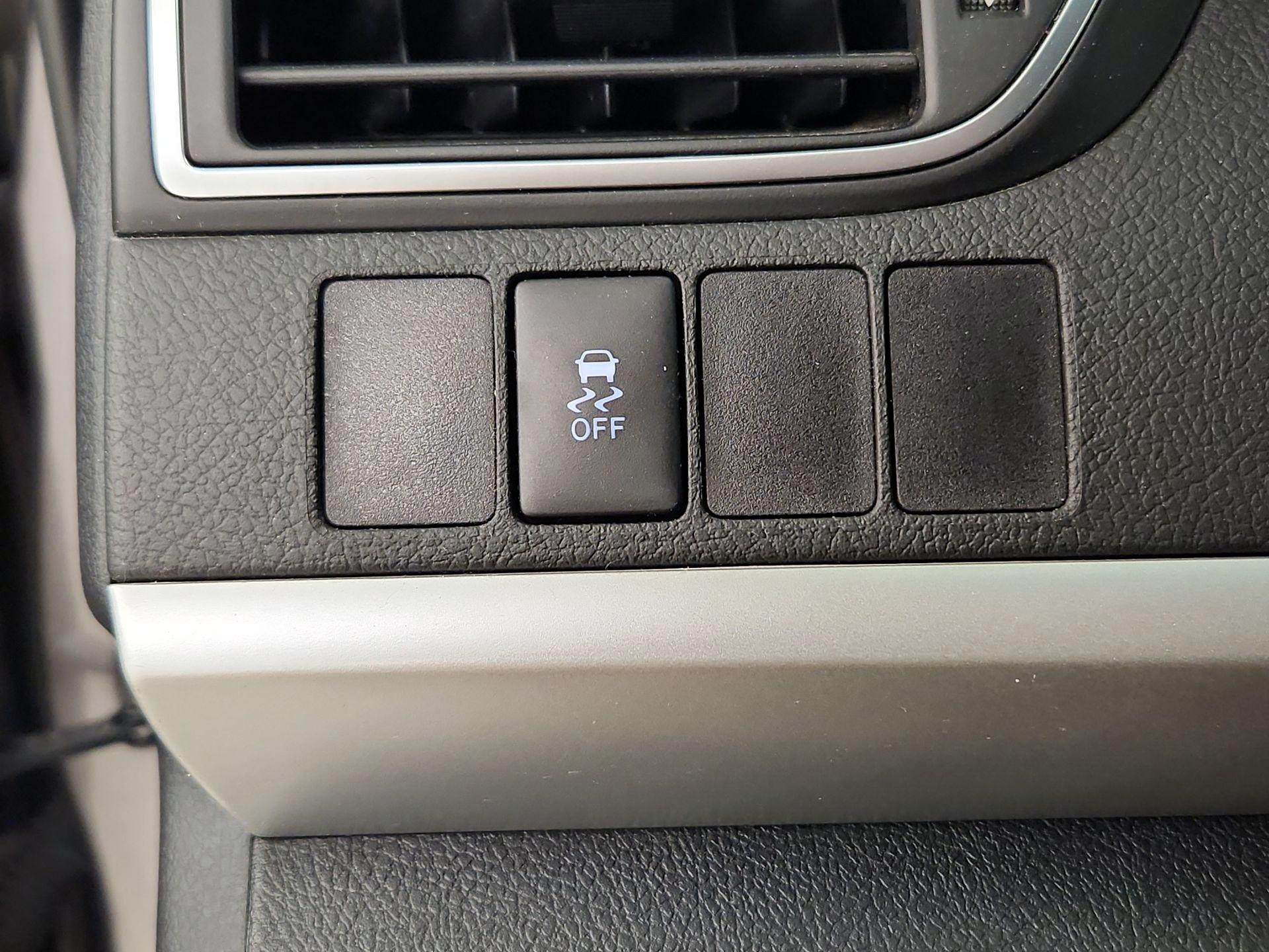 Thumbnail: 2015 Toyota Camry - 13