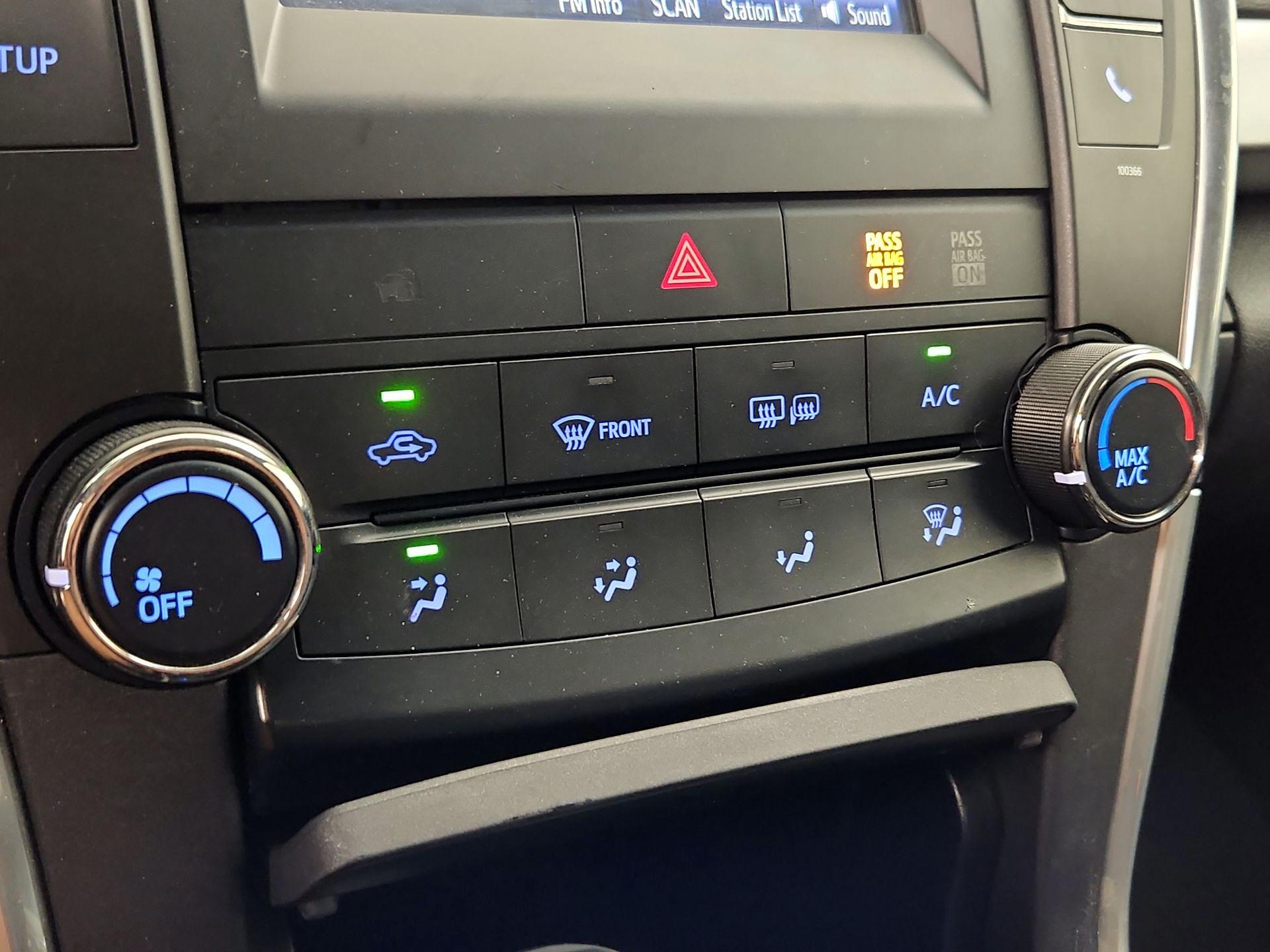 Thumbnail: 2015 Toyota Camry - 16