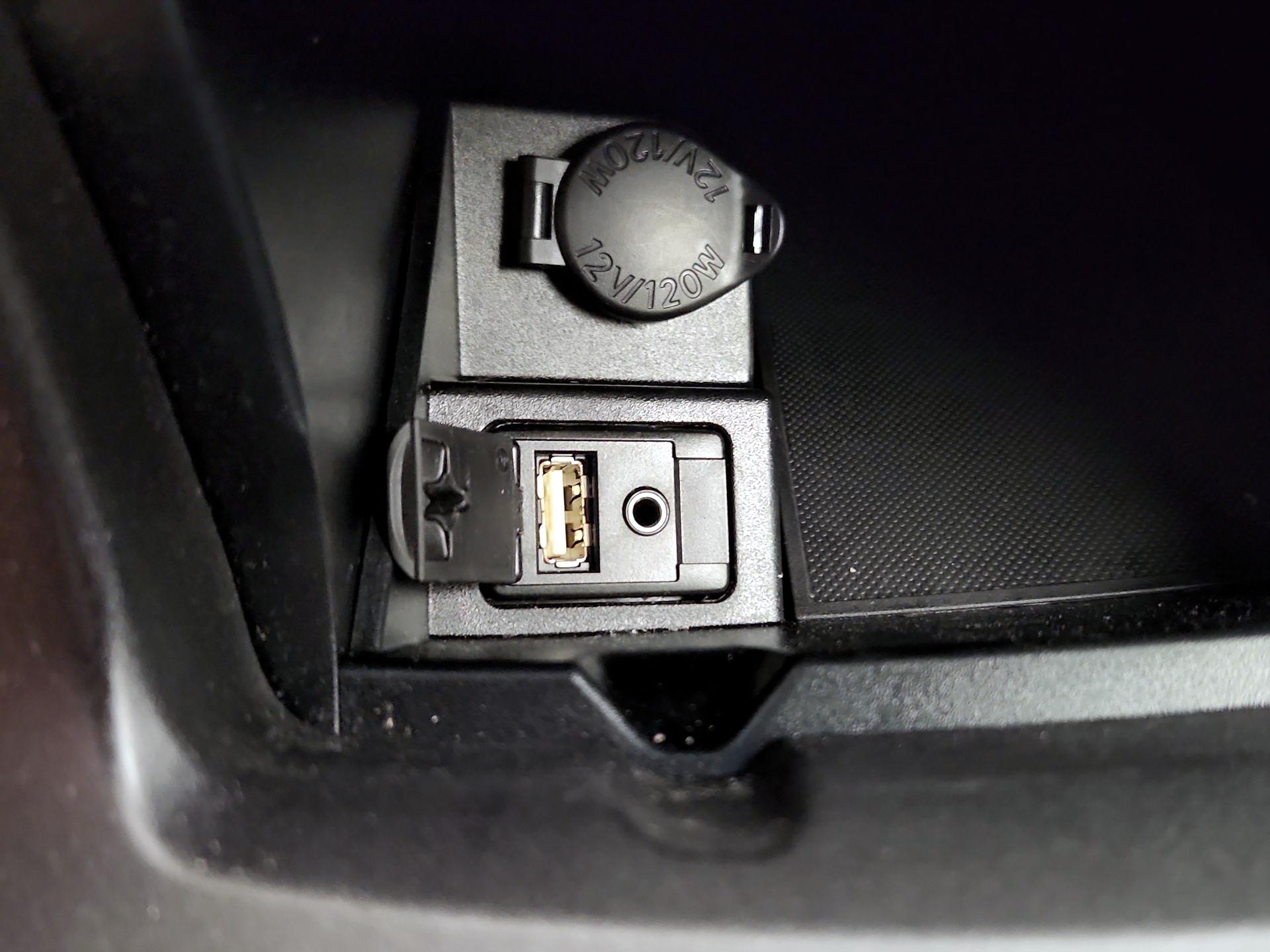 Thumbnail: 2015 Toyota Camry - 18