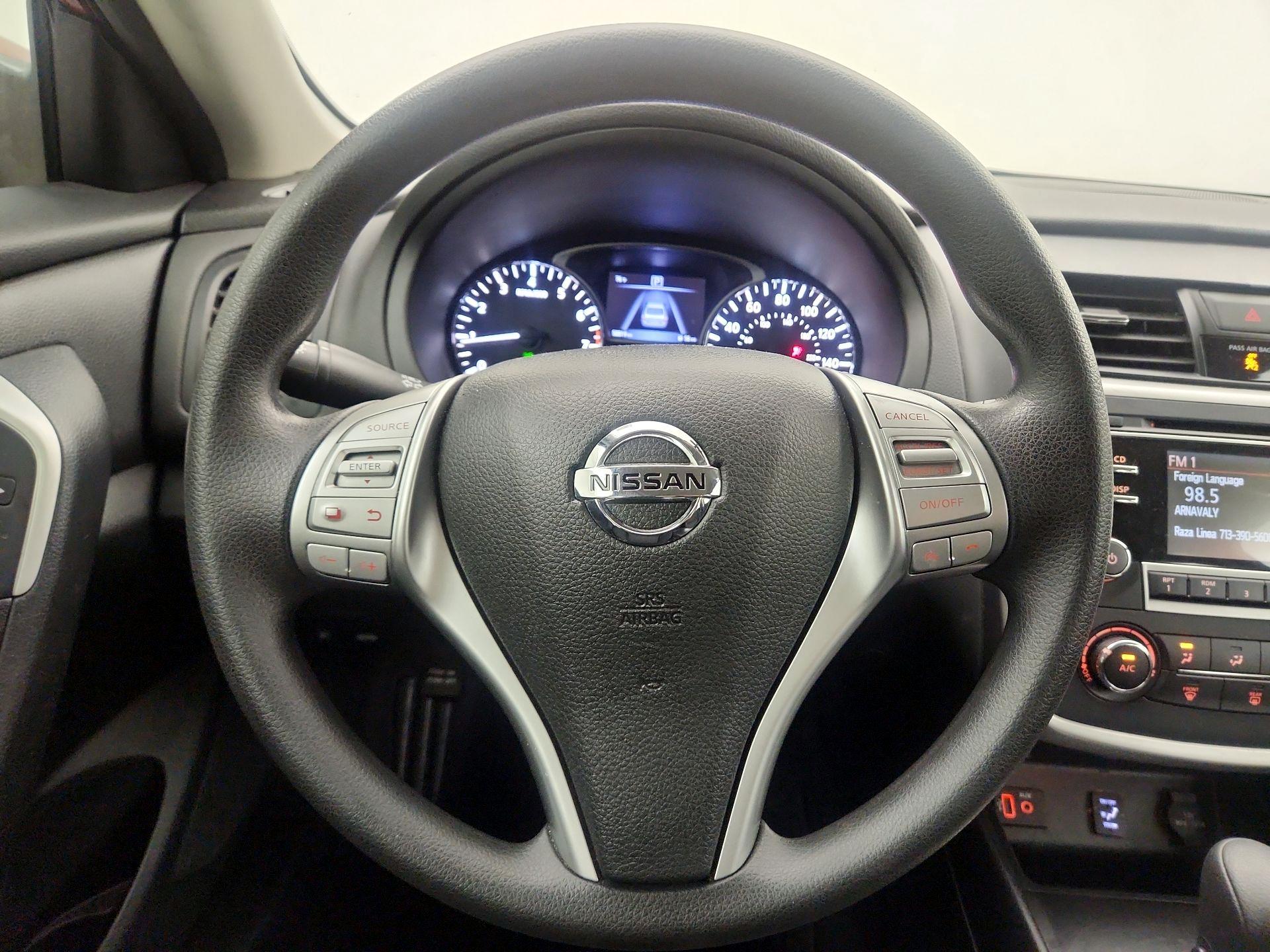 Thumbnail: 2017 Nissan Altima - 10