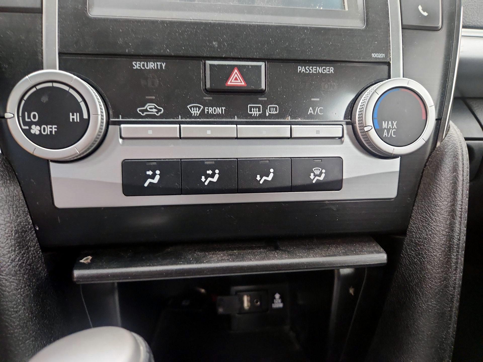 Thumbnail: 2014 Toyota Camry - 16