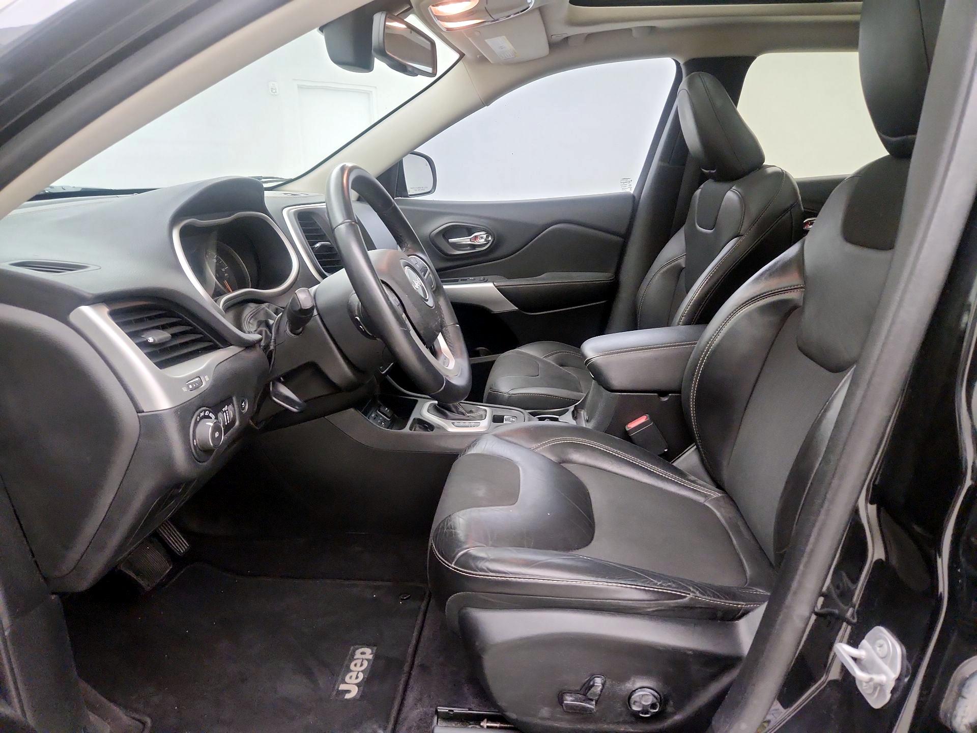 Thumbnail: 2018 Jeep Cherokee - 11