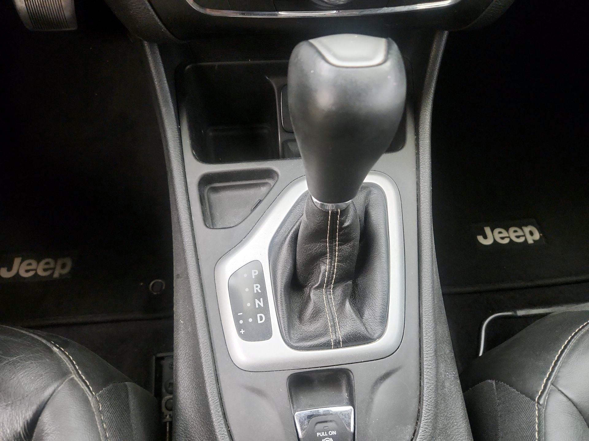 Thumbnail: 2018 Jeep Cherokee - 17
