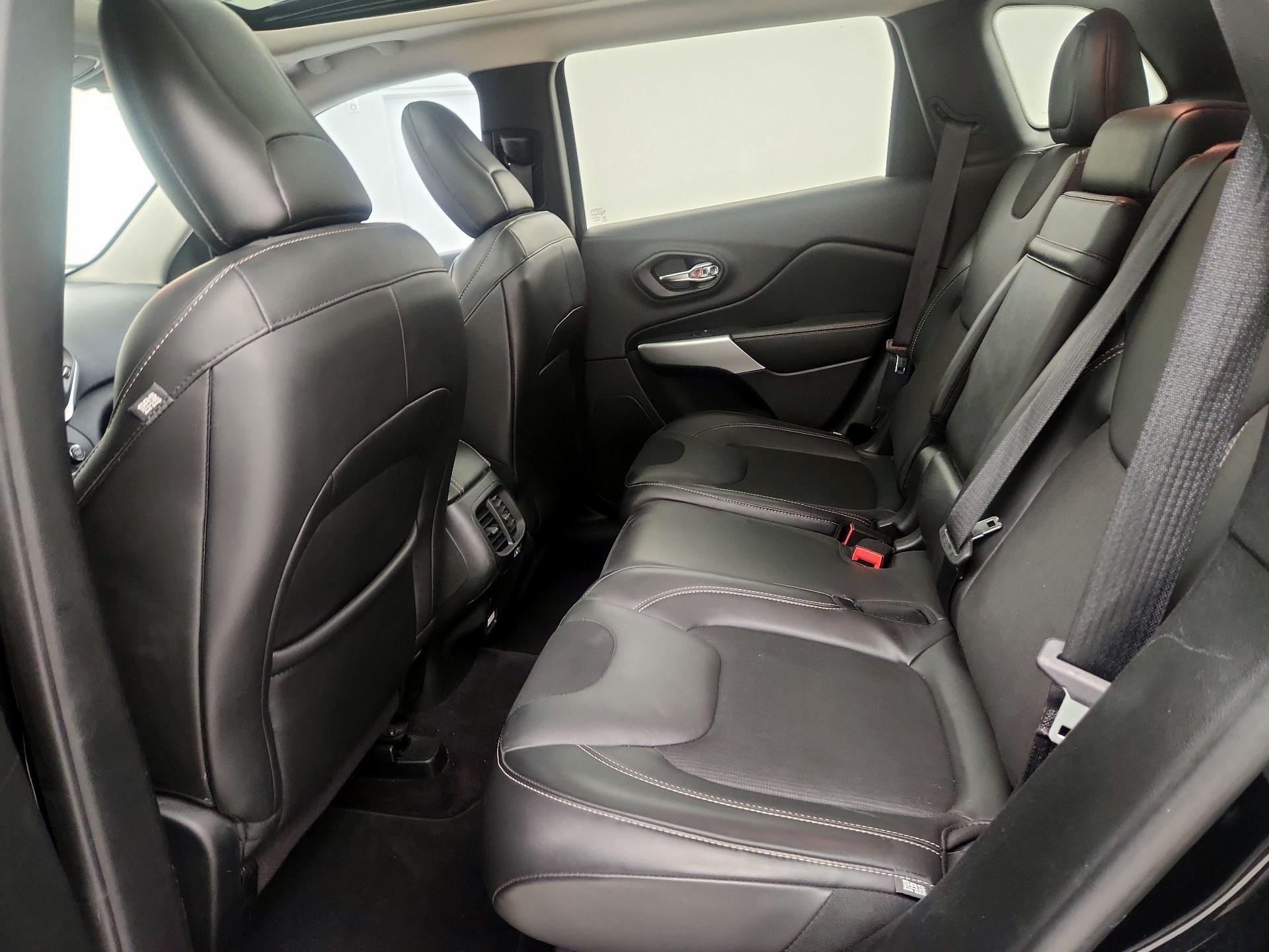 Thumbnail: 2018 Jeep Cherokee - 20